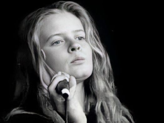Musikerin Barby Kelly nach kurzer Krankheit verstorben. Musikerin Barby Kelly nach kurzer Krankheit verstorben.
