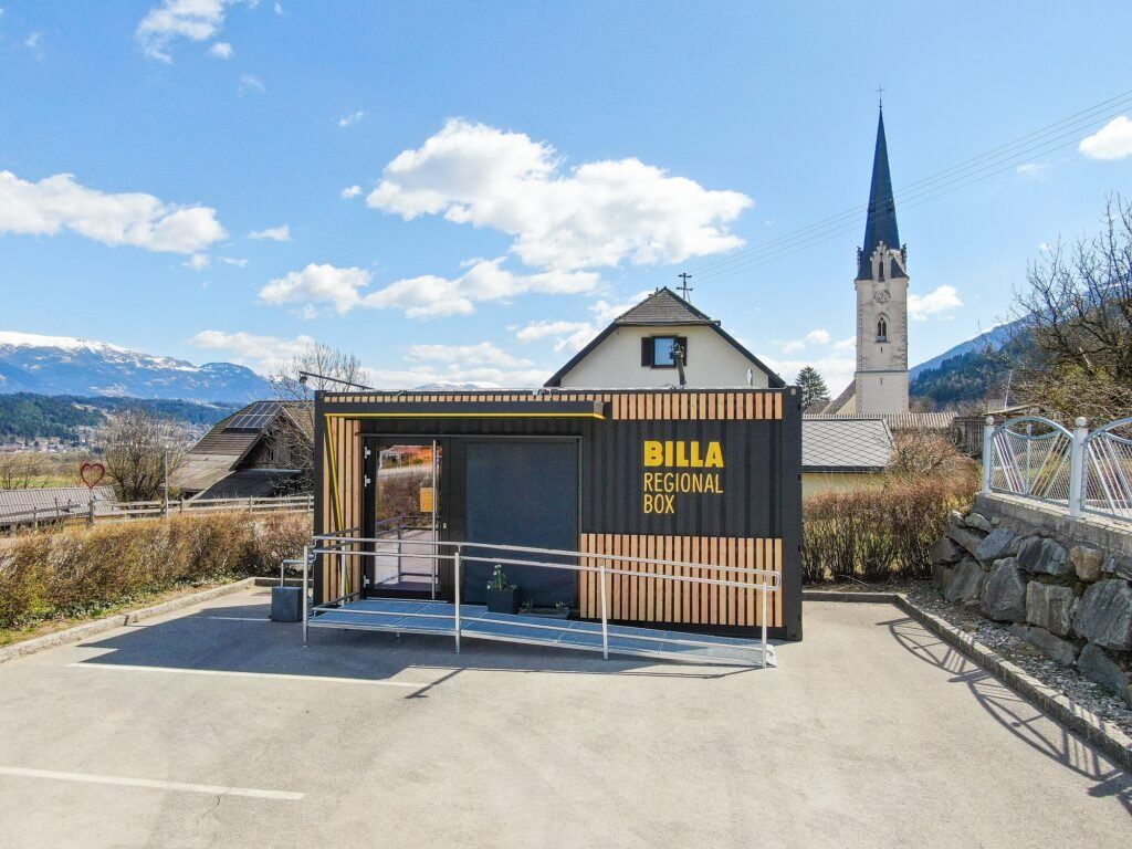 Bei der Billa-Regionalbox wird ein Container zu einem Mini-Supermarkt umgebaut.