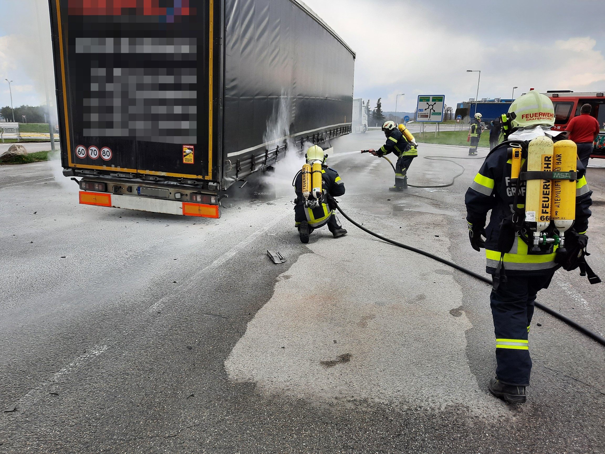 Die Feuerwehr konnte den Brand rasch löschen. Die Feuerwehr konnte den Brand rasch löschen.