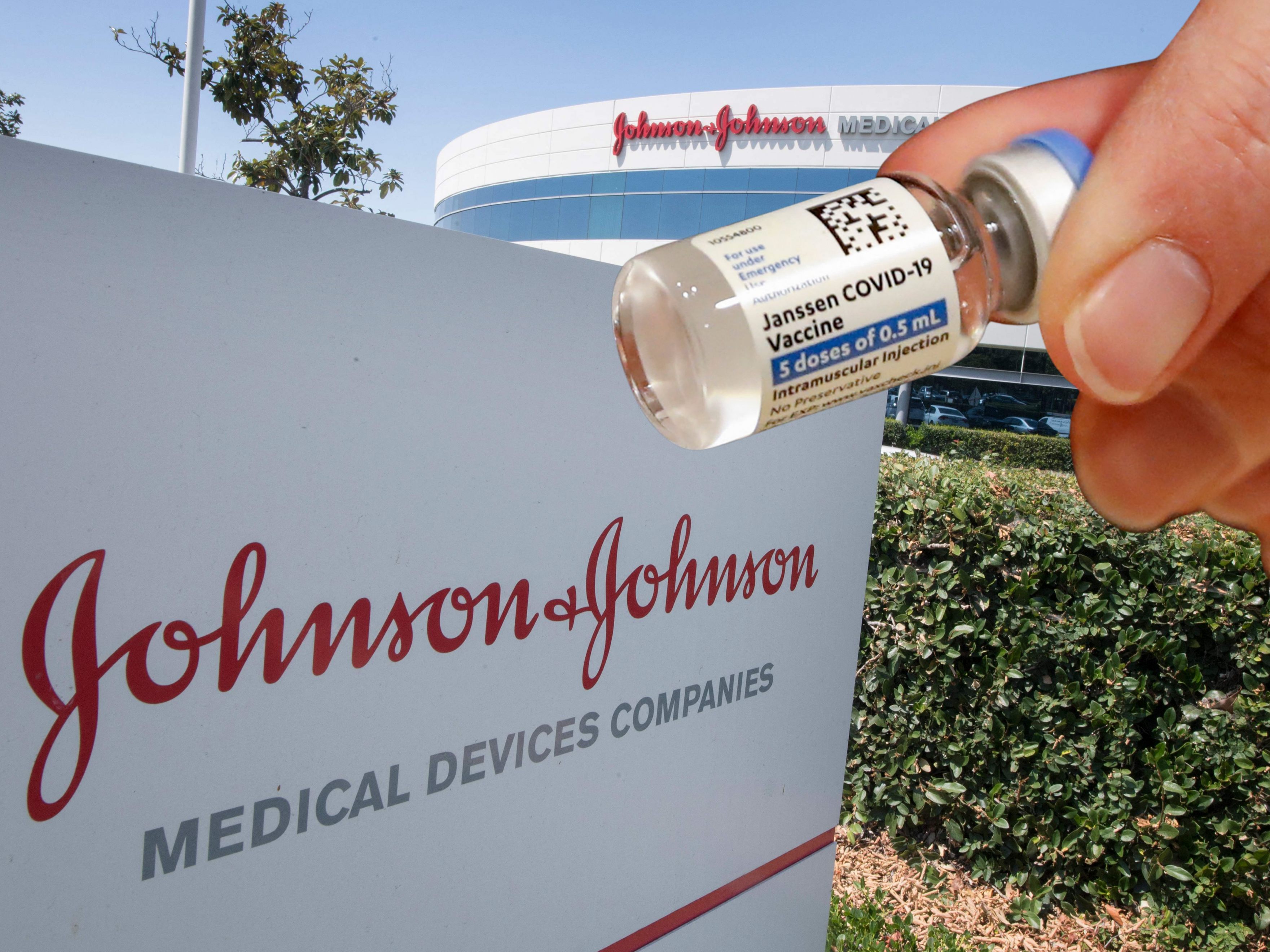 Johnson & Johnson verschiebt Auslieferung in Europa. Johnson & Johnson verschiebt Auslieferung in Europa.