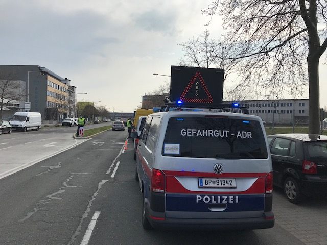 Am Donnerstag kam es zu der Schwerpunktkontrolle in Wien-Liesing. Am Donnerstag kam es zu der Schwerpunktkontrolle in Wien-Liesing.