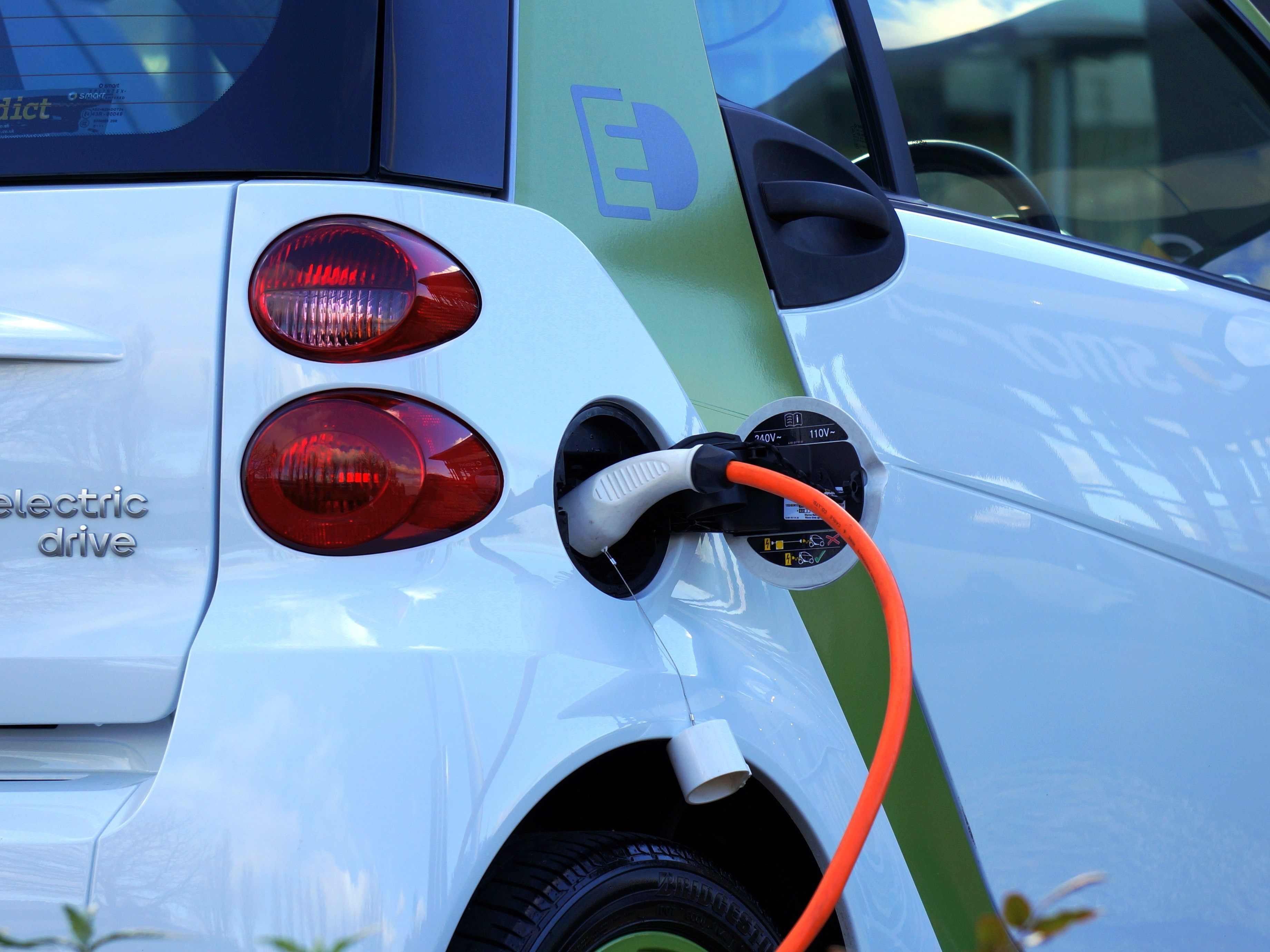 Verhaltensänderungen können uns näher zu Klimazielen bringen - etwa der Umstieg auf Elektroautos und Co. Verhaltensänderungen können uns näher zu Klimazielen bringen - etwa der Umstieg auf Elektroautos und Co.