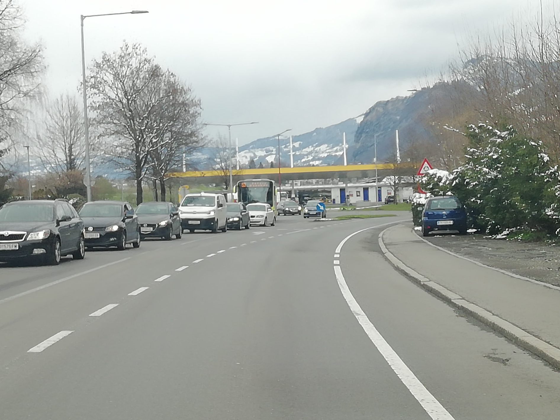 Das starke Verkehrsaufkommen auf der Landesstraße „Im Buch“ wird auch als Belastung für die Anwohner gesehen