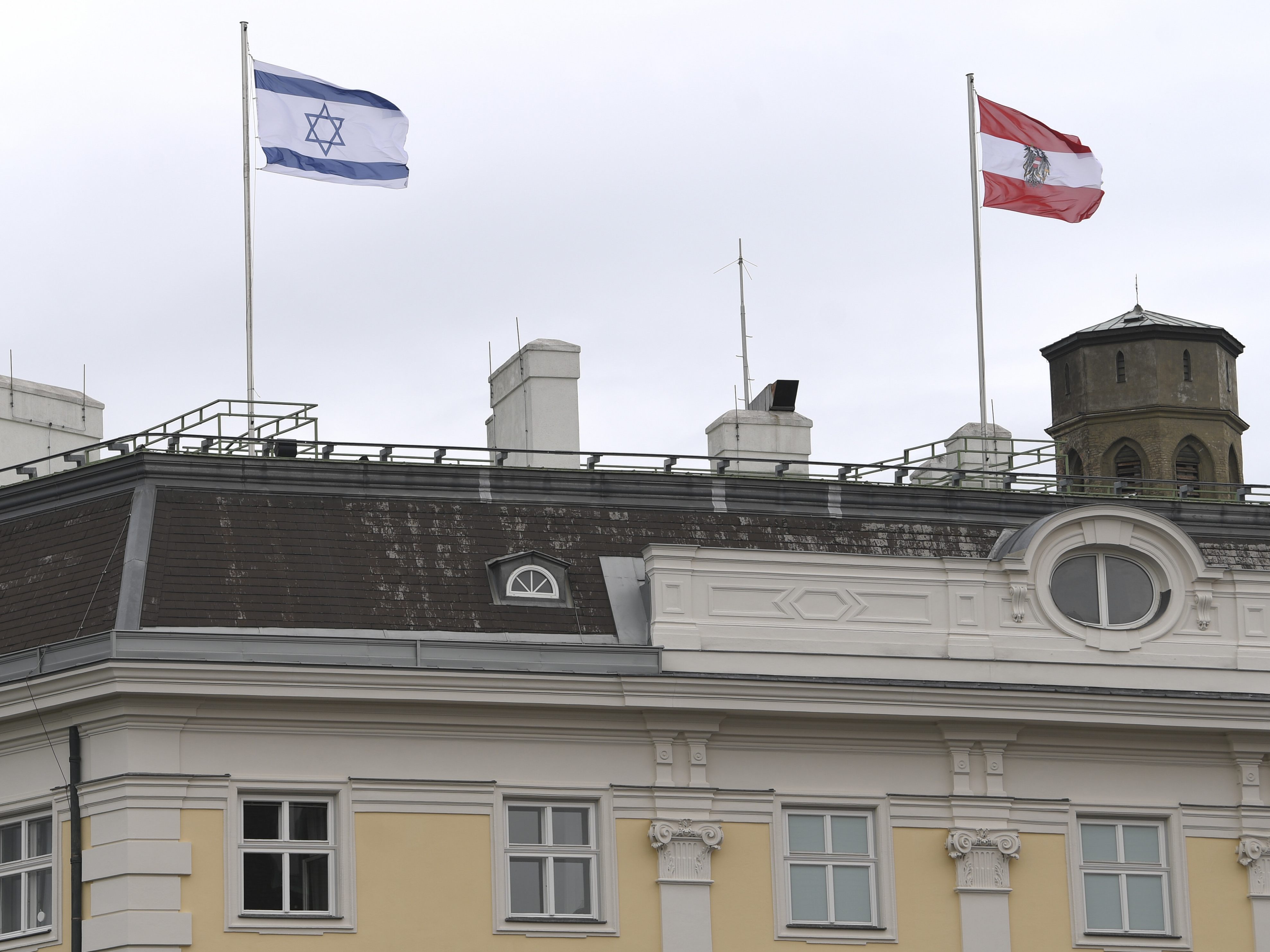 Die Israel-Fahnen in Wien wurden bereits wieder abgehängt. Die Israel-Fahnen in Wien wurden bereits wieder abgehängt.