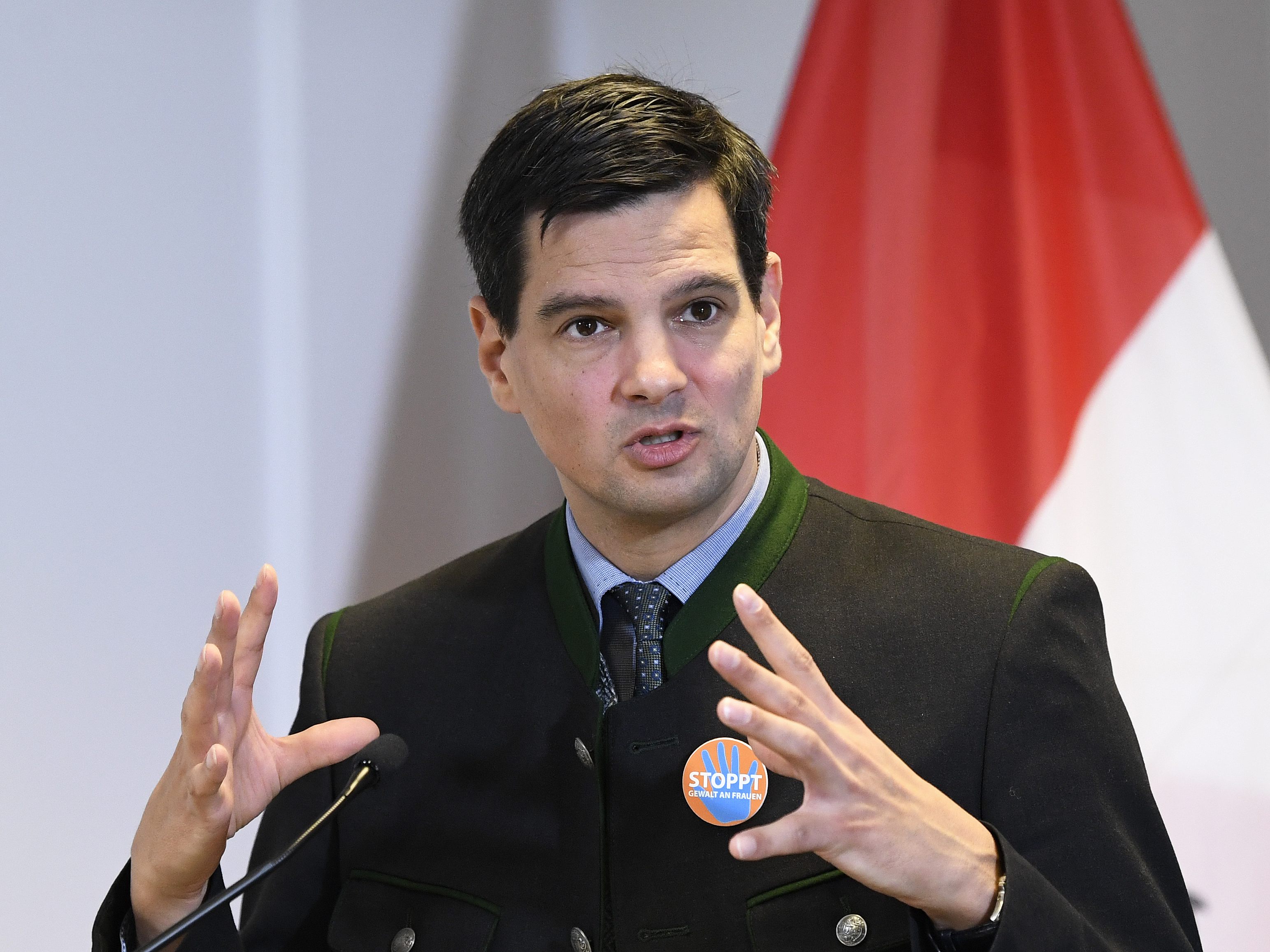 Ablehnung formulierte die FPÖ, denn man trete gegen sämtliche Spielarten des Extremismus auf, wie Sicherheitssprecher Hannes Amesbauer erklärte. Ablehnung formulierte die FPÖ, denn man trete gegen sämtliche Spielarten des Extremismus auf, wie Sicherheitssprecher Hannes Amesbauer erklärte.