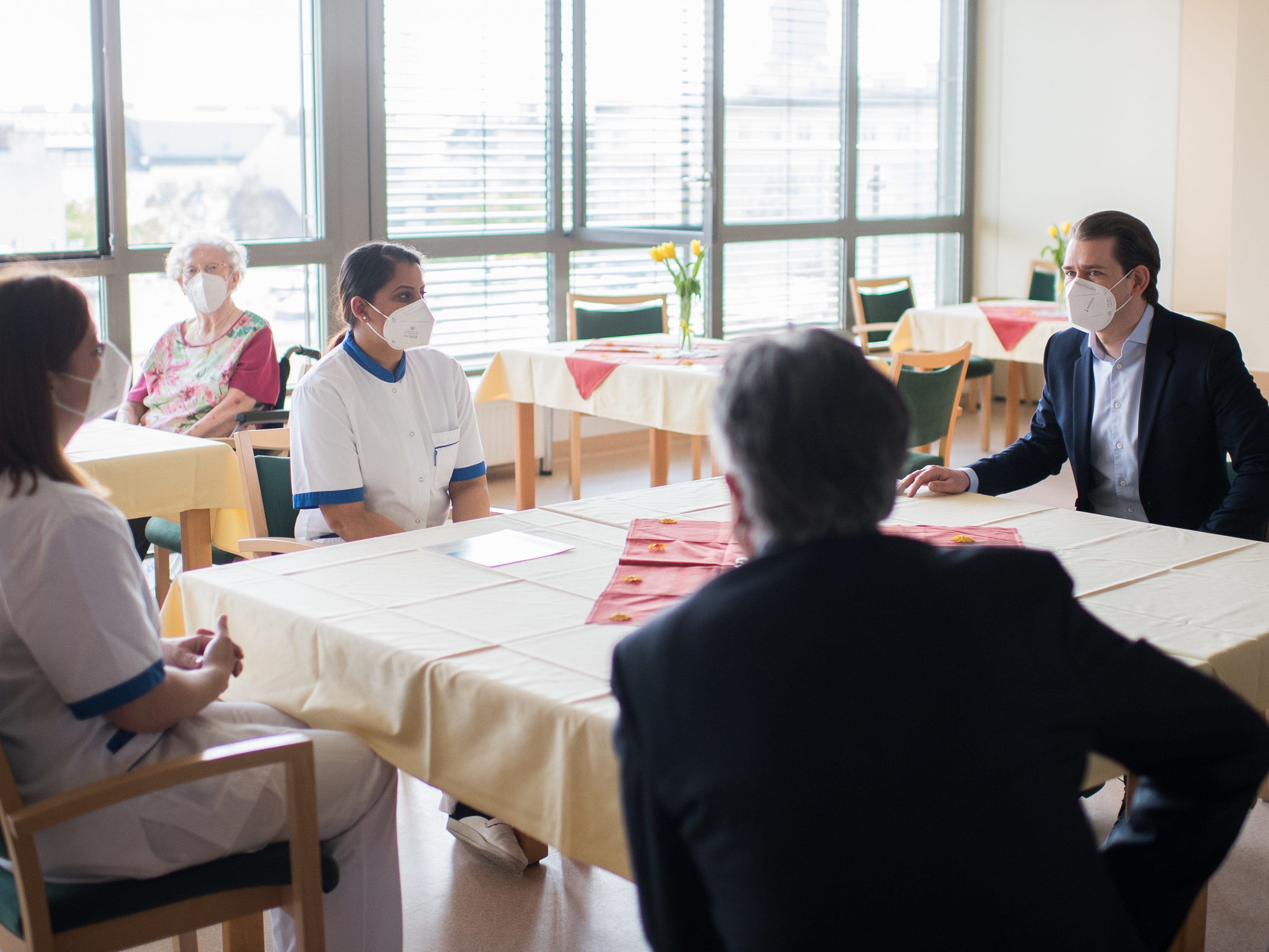 Am Tag der Arbeit sprachen Kurz und Kogler dem Gesundheitspersonal ihren Dank aus.