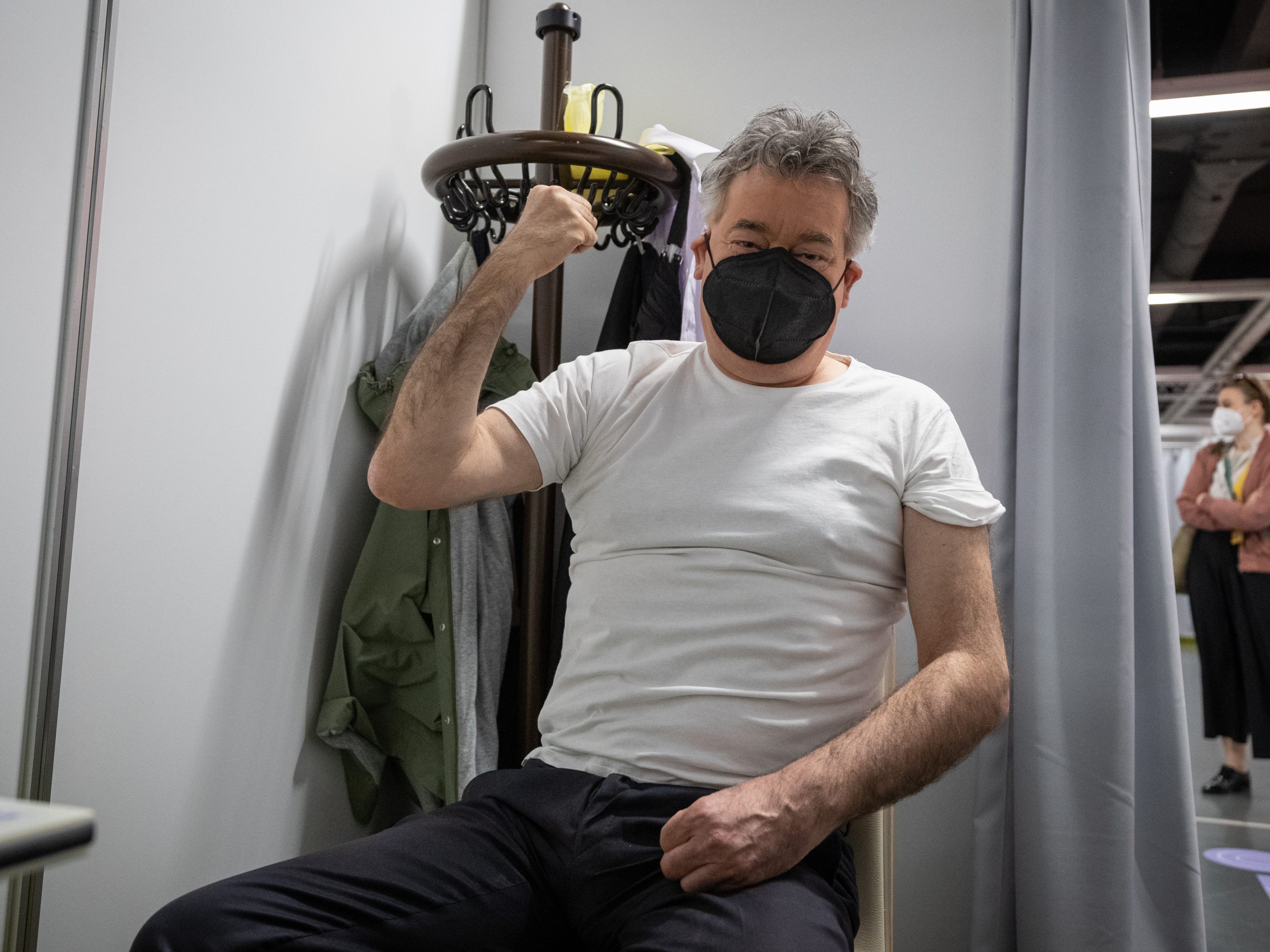 Vizekanzler Werner Kogler erhielt erste Corona-Impfung. Vizekanzler Werner Kogler erhielt erste Corona-Impfung.