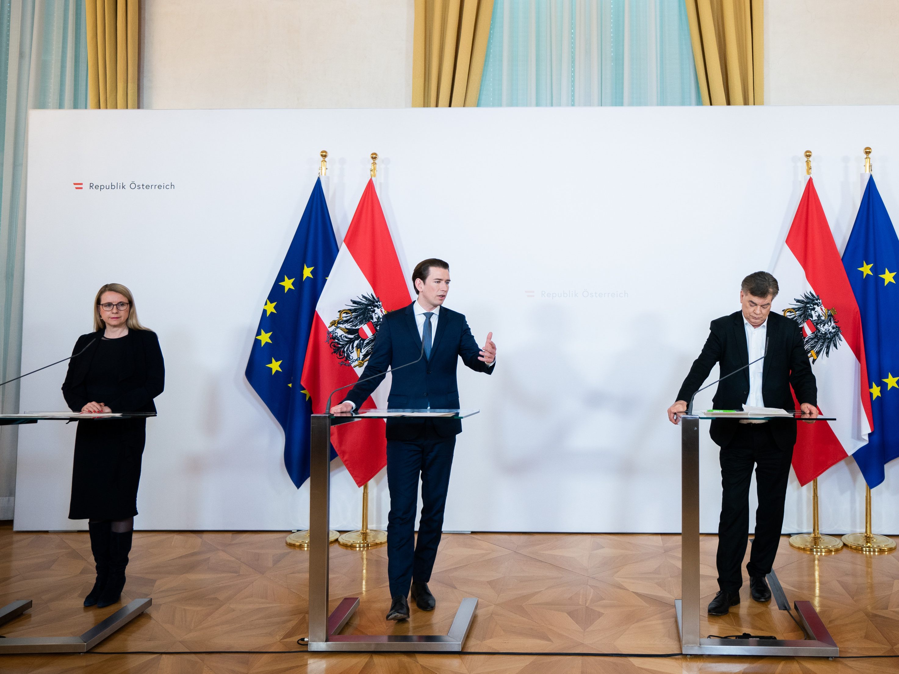 Pressekonferenz mit Kurz, Kogler und Schramböck.