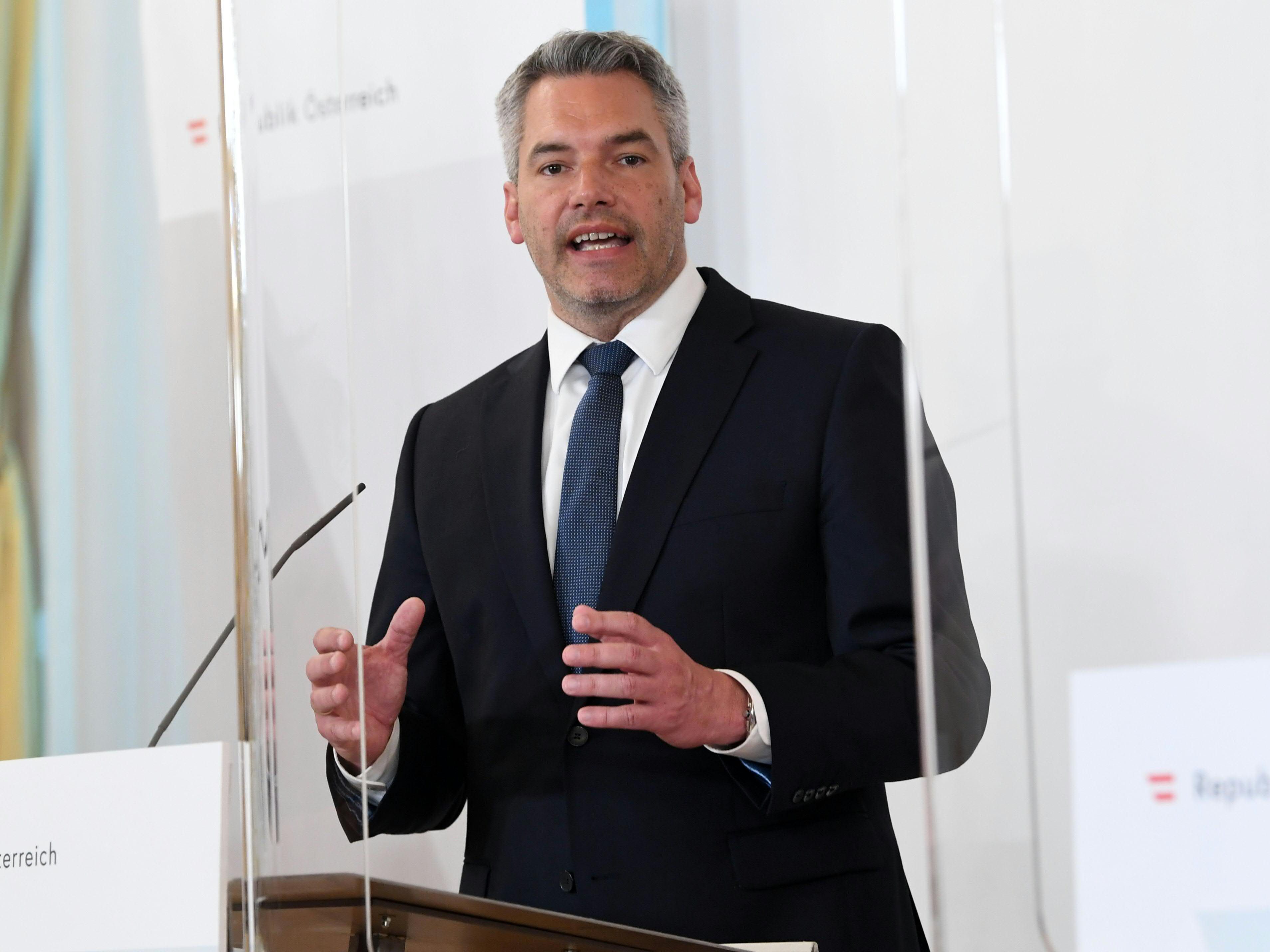 LIVE von der Pressekonferenz mit Innenminister Karl Nehammer.