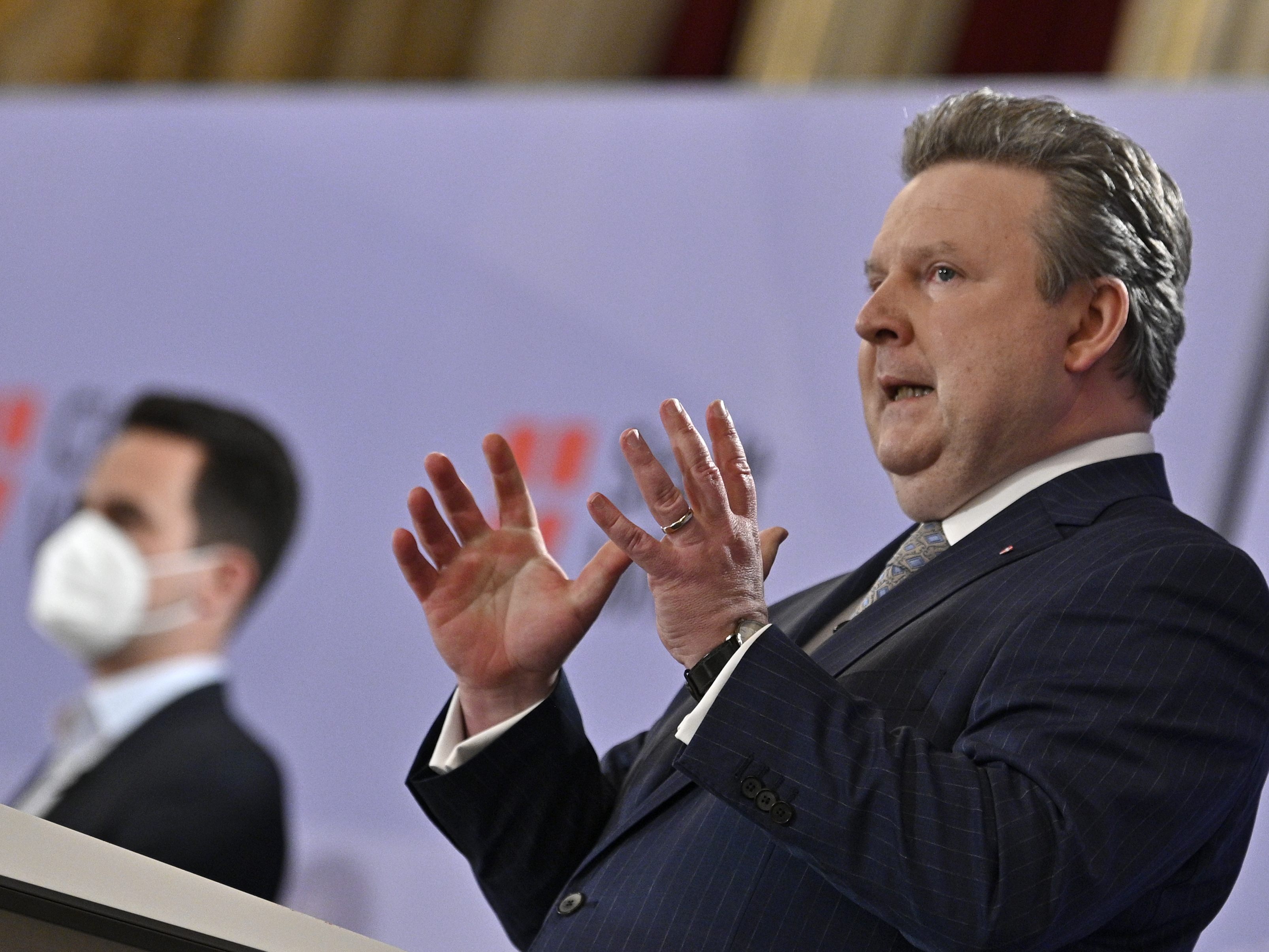 In Wien finden vor dem Corona-Gipfel mit der Regierung Beratungen statt. In Wien finden vor dem Corona-Gipfel mit der Regierung Beratungen statt.