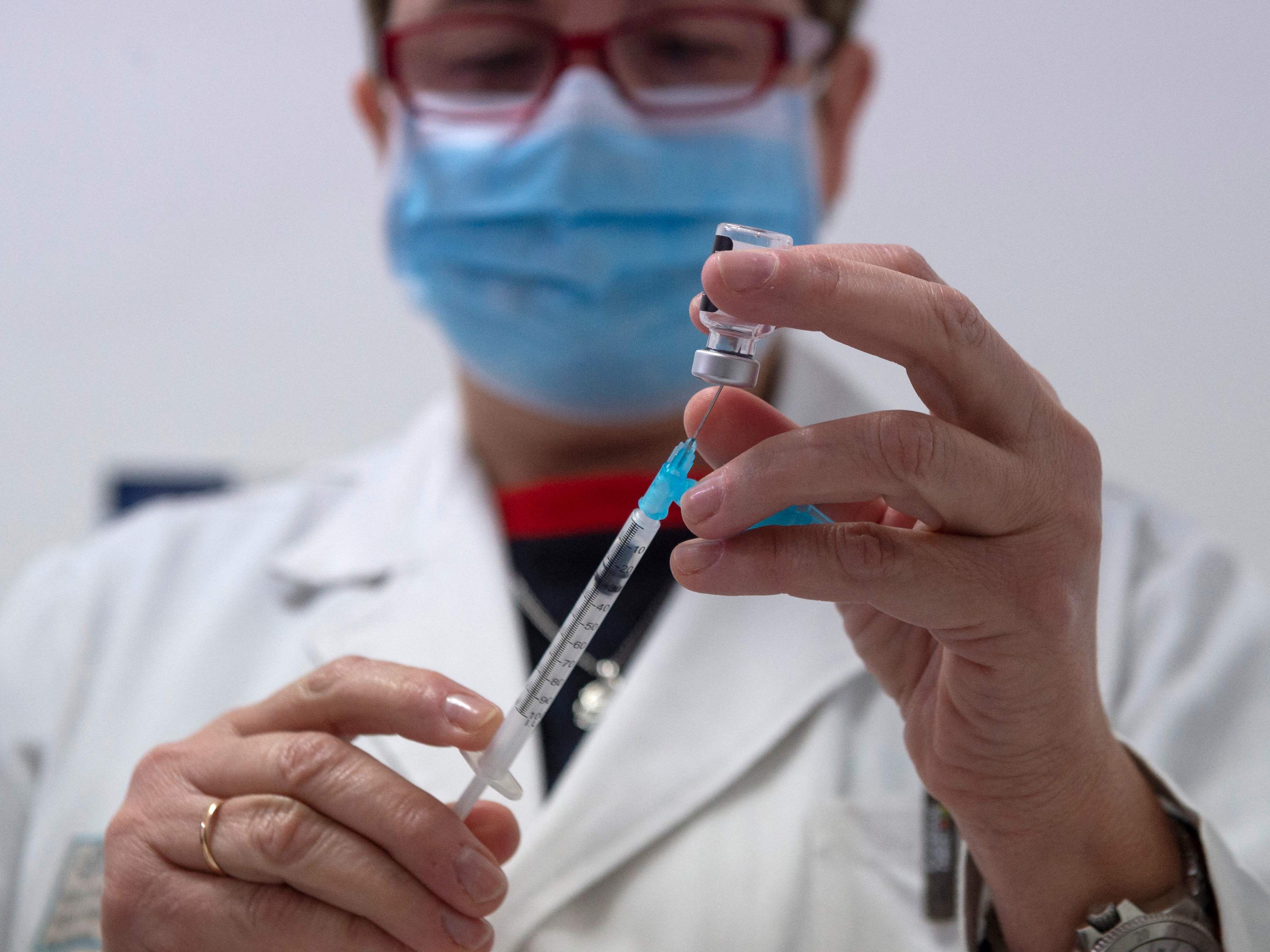 Biontech und Pfizer untersuchen momentan zudem die Wirkung und Sicherheit ihres Corona-Impfstoffs bei Kindern zwischen sechs Monaten bis einschließlich elf Jahren weiter. Biontech und Pfizer untersuchen momentan zudem die Wirkung und Sicherheit ihres Corona-Impfstoffs bei Kindern zwischen sechs Monaten bis einschließlich elf Jahren weiter.