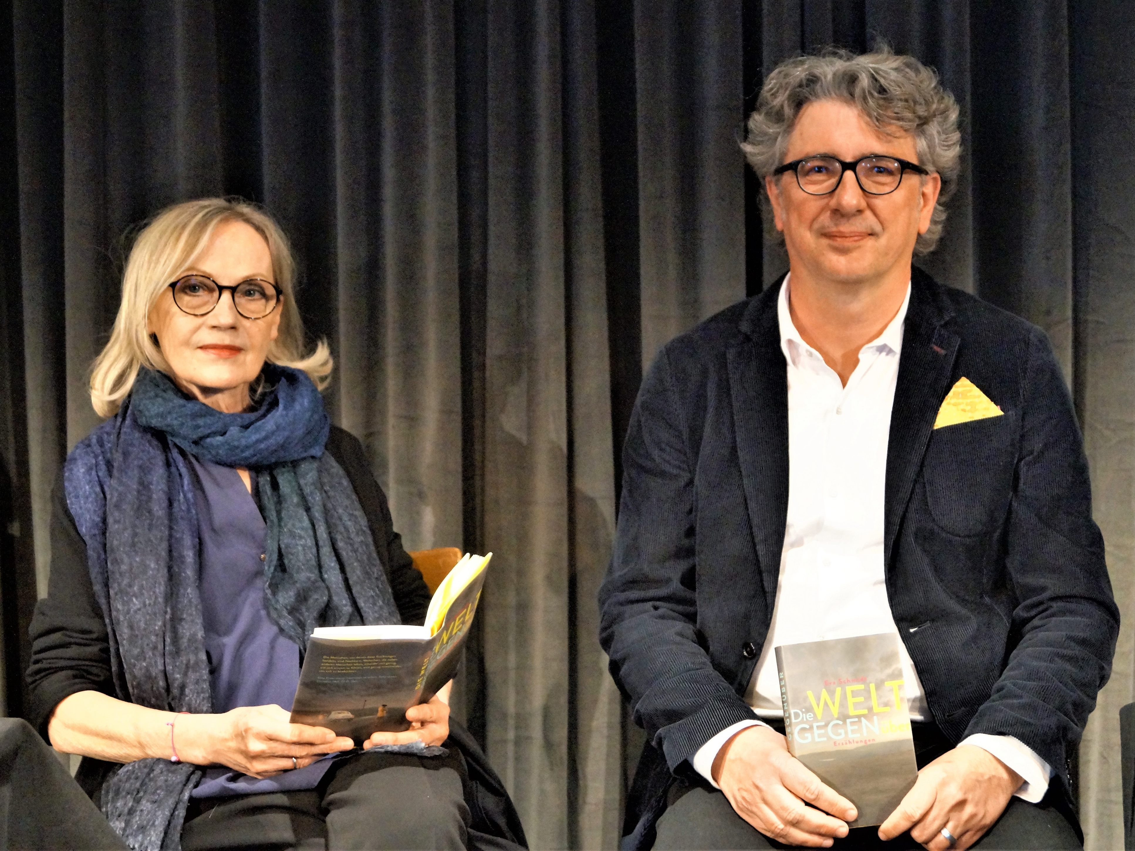 Autorin Eva Schmidt mit Jürgen Thaler vom F. M. Felder Archiv Autorin Eva Schmidt mit Jürgen Thaler vom F. M. Felder Archiv