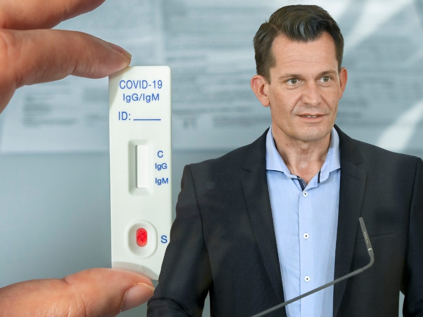 Die Corona-Tests werden zumindest noch einige Monate kostenlos sein.