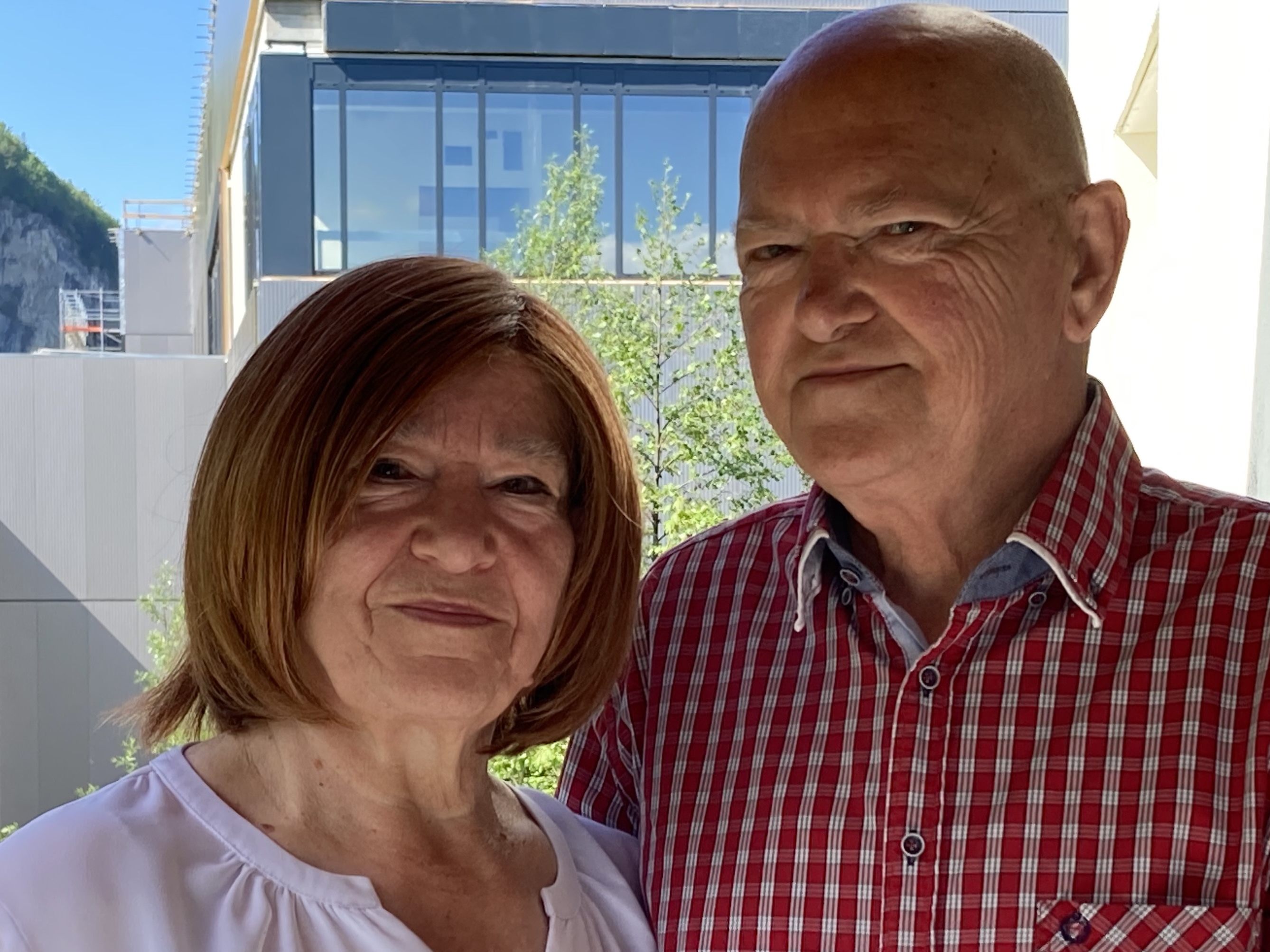 Ihren 50. Hochzeitstag feiern Waltraud und Josef Sussitz mit Sohn Rene, Schwiegertochter Monika und den Enkelkindern Jacqueline und Jerome. Ihren 50. Hochzeitstag feiern Waltraud und Josef Sussitz mit Sohn Rene, Schwiegertochter Monika und den Enkelkindern Jacqueline und Jerome.