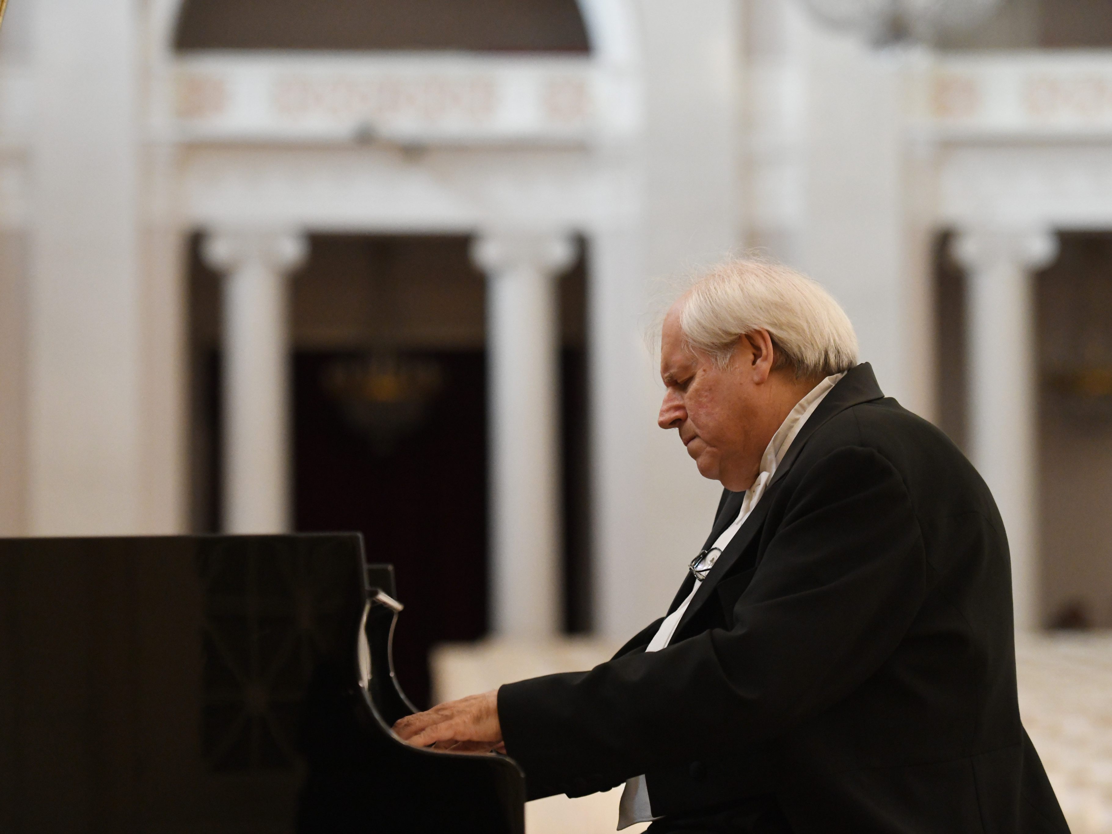 Der bekannte russische Pianist Grigory Sokolov gastiert am 28. und 29. Mai im Festspielhaus Bregenz. Der bekannte russische Pianist Grigory Sokolov gastiert am 28. und 29. Mai im Festspielhaus Bregenz.