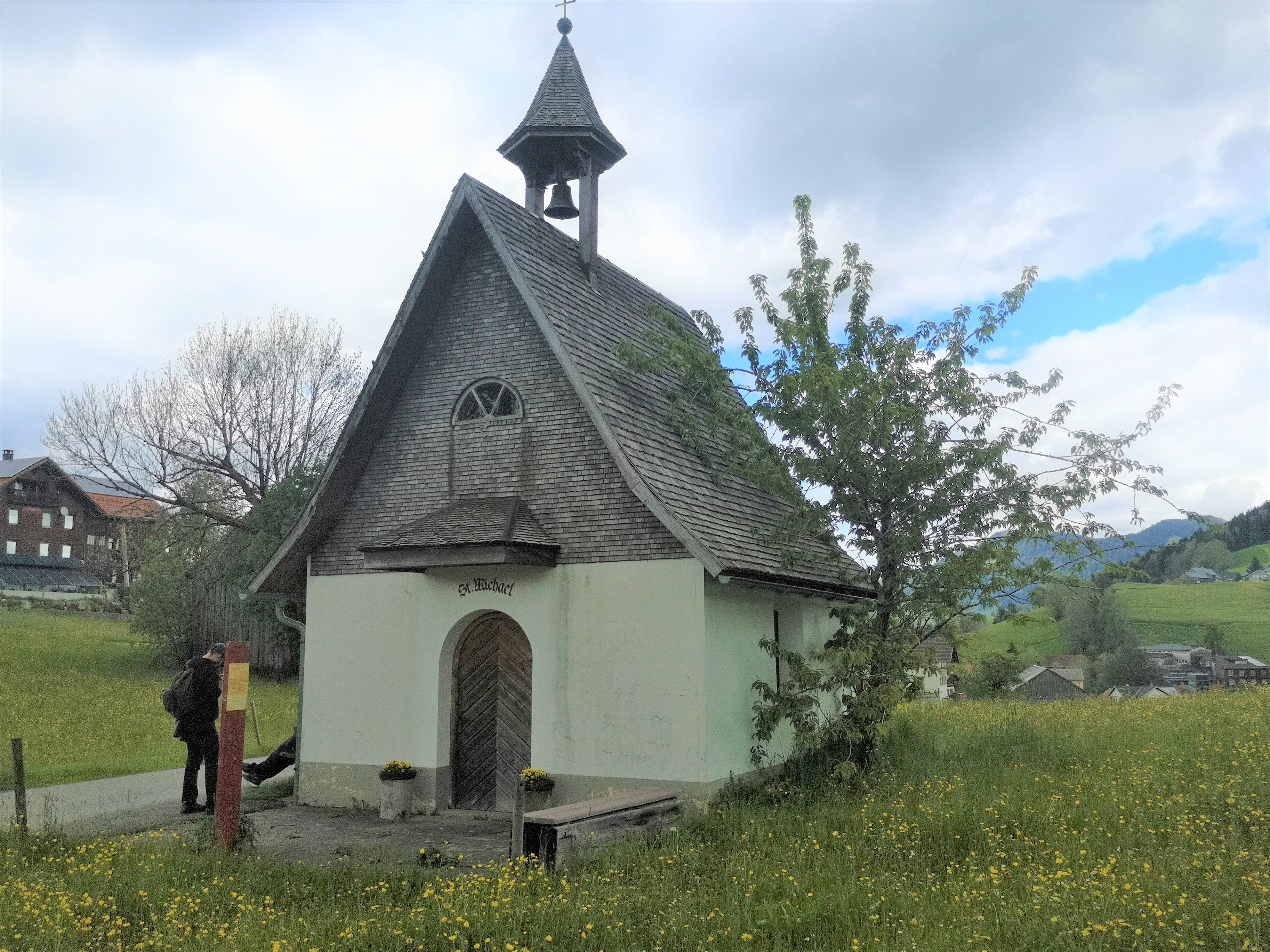 Der Laudatioweg führt auch zur Michaelskapelle auf dem Finkenbühl.
