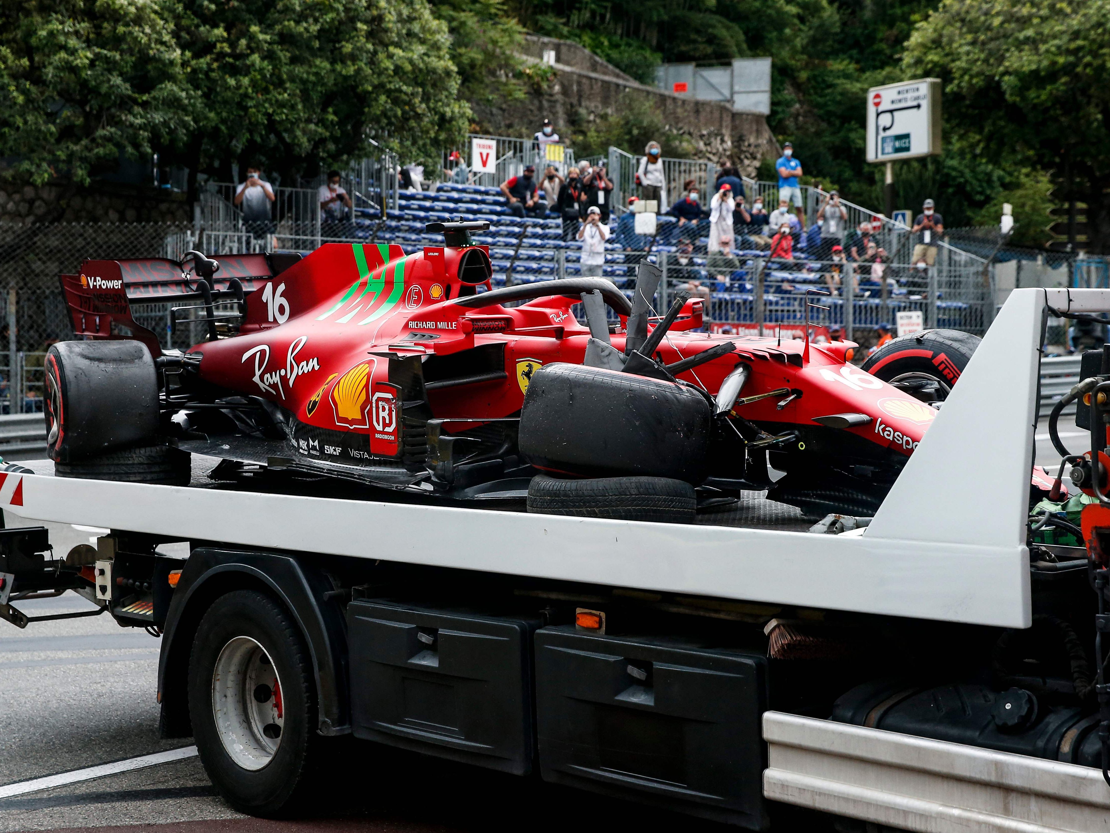 Der beschädigte Ferrari des "theoretischen Pole-Mannes Charles Leclerc. Der beschädigte Ferrari des "theoretischen Pole-Mannes Charles Leclerc.