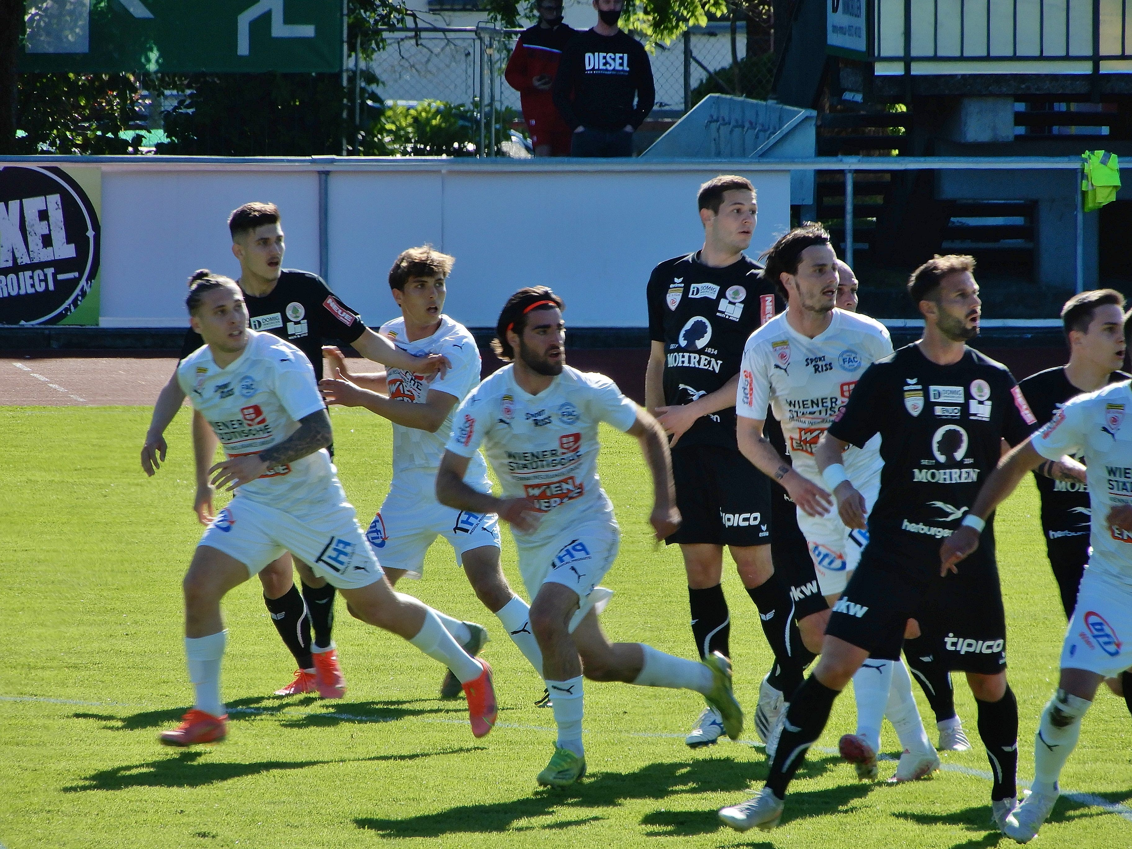 Gegen den FAC waren die Rothosen beim letzten Spiel chancenlos, die Saison beendete die Mader-Elf aber auf dem starken 7. Rang. Gegen den FAC waren die Rothosen beim letzten Spiel chancenlos, die Saison beendete die Mader-Elf aber auf dem starken 7. Rang.