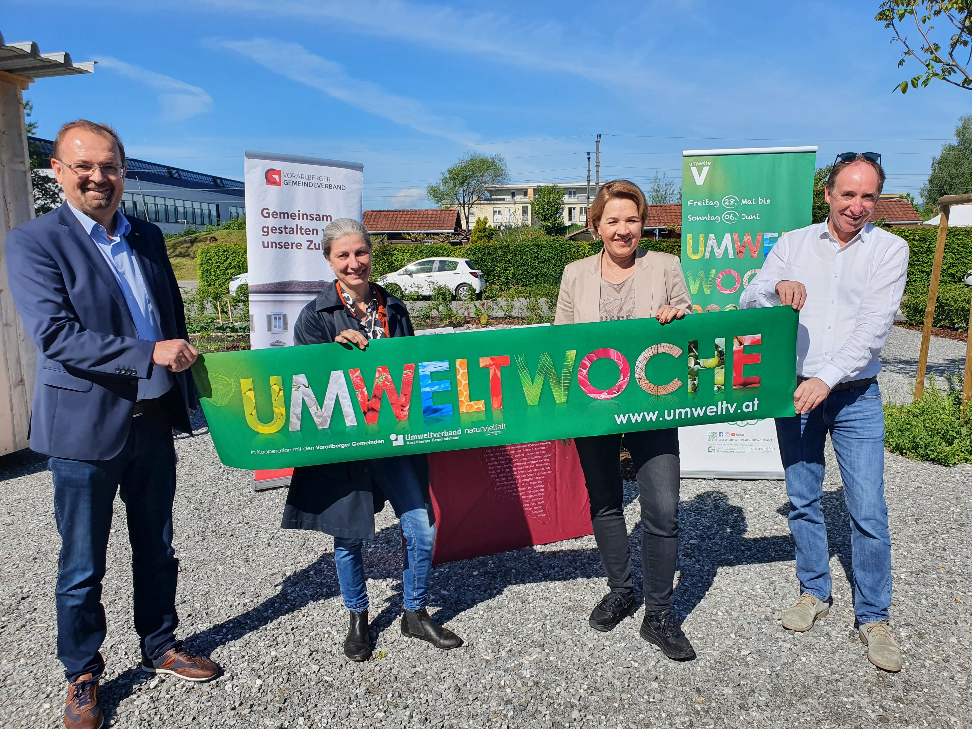 Die Umweltwoche findet heuer gleich doppelt statt: Es gibt über 100 Präsenzveranstaltungen und ein spannendes Online-Programm. Die Umweltwoche findet heuer gleich doppelt statt: Es gibt über 100 Präsenzveranstaltungen und ein spannendes Online-Programm.