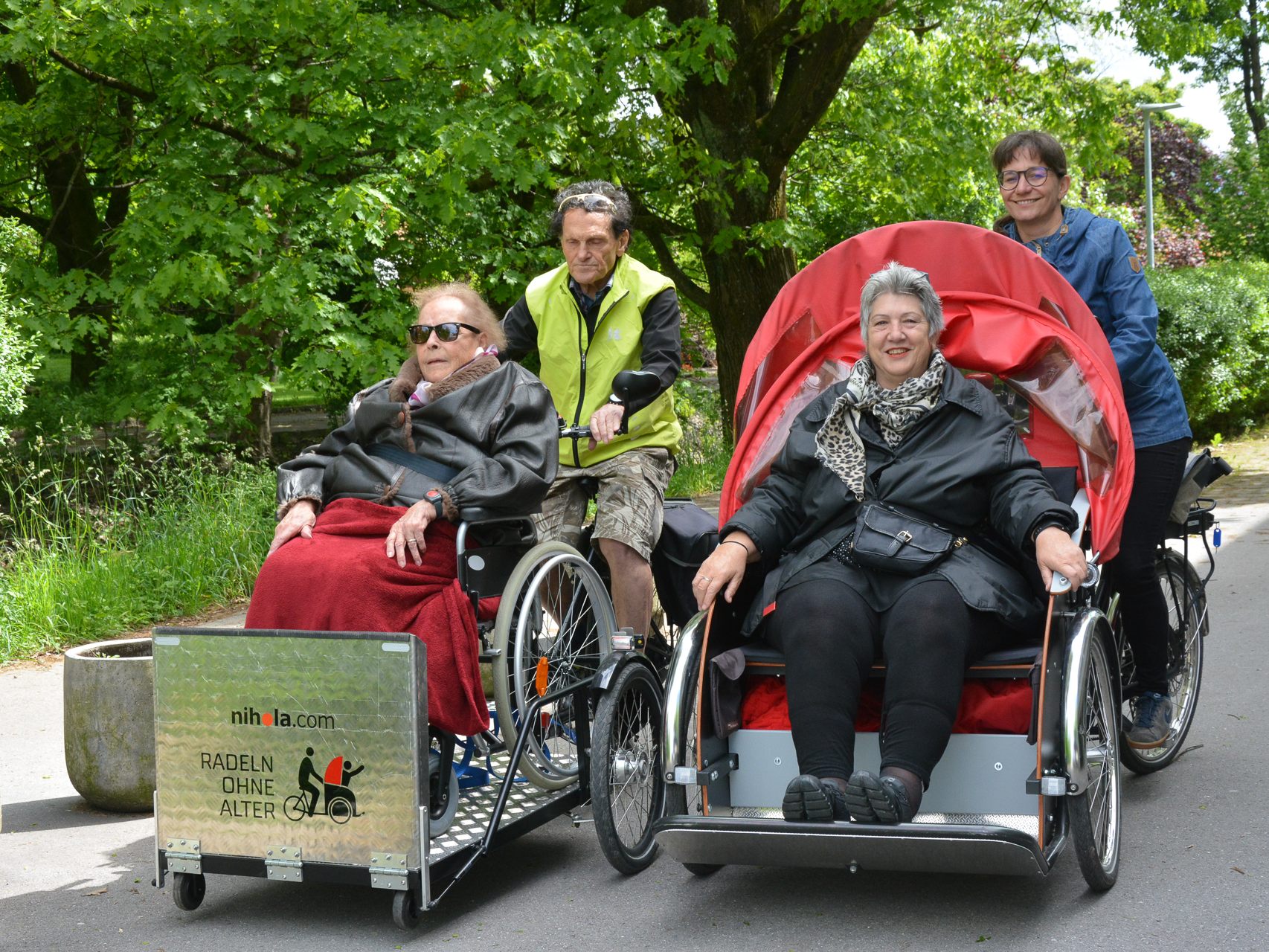 „Radeln ohne Alter“ macht Fahrrad-Rundfahrten für Menschen, die nicht mehr selbst Radfahren können. Seit dieser Woche fahren sie wieder zweimal wöchentlich mit den Seniorenheim-Bewohnern. „Radeln ohne Alter“ macht Fahrrad-Rundfahrten für Menschen, die nicht mehr selbst Radfahren können. Seit dieser Woche fahren sie wieder zweimal wöchentlich mit den Seniorenheim-Bewohnern.