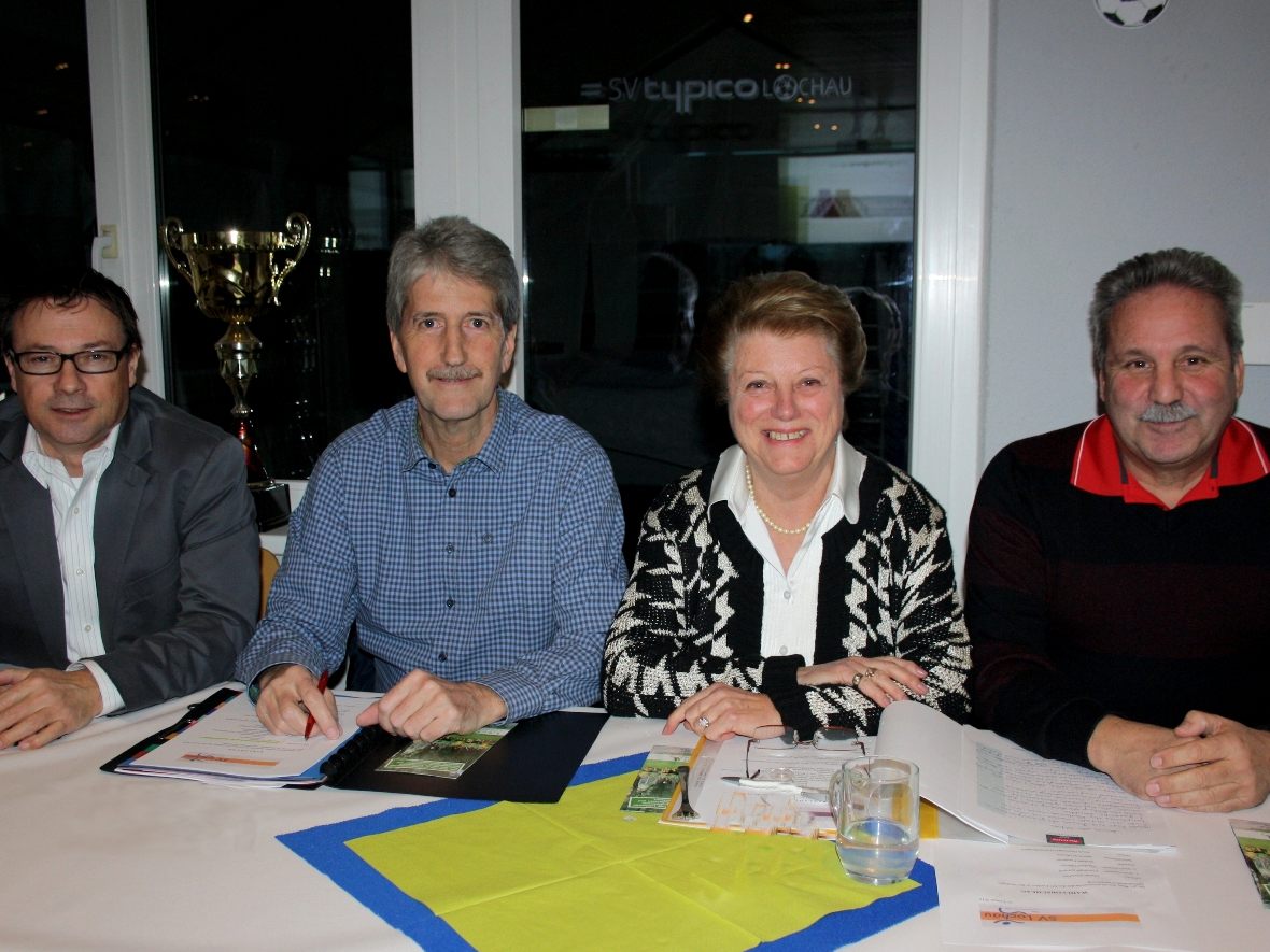 Der amtierende Ausschuss des Gesamtsportvereines Lochau im Jubiläumsjahr 2021, gewählt bei der letzten Jahreshauptversammlung am 26. Februar 2016, mit Christophorus Schmid, Manfred Obexer, Obfrau Christl Gerhalter und Norbert Fontanari, von links. Der amtierende Ausschuss des Gesamtsportvereines Lochau im Jubiläumsjahr 2021, gewählt bei der letzten Jahreshauptversammlung am 26. Februar 2016, mit Christophorus Schmid, Manfred Obexer, Obfrau Christl Gerhalter und Norbert Fontanari, von links.