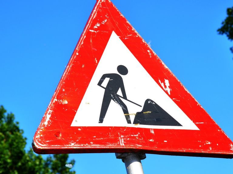 Die Wiener Amundsenstraße wird auf Höhe des Hanslteichs saniert.