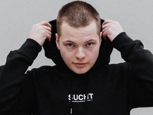Sohn von Angelo Kelly veröffentlichte Rapsongs. Sohn von Angelo Kelly veröffentlichte Rapsongs.
