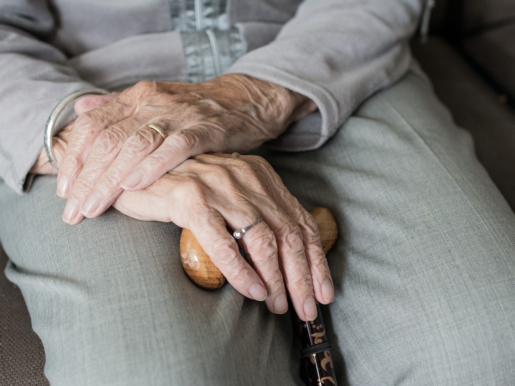 Tägliche Besuche in Pflegeheimen im "kleinen Kreis" sollen ab 19. Mai wieder möglich werden. Tägliche Besuche in Pflegeheimen im "kleinen Kreis" sollen ab 19. Mai wieder möglich werden.