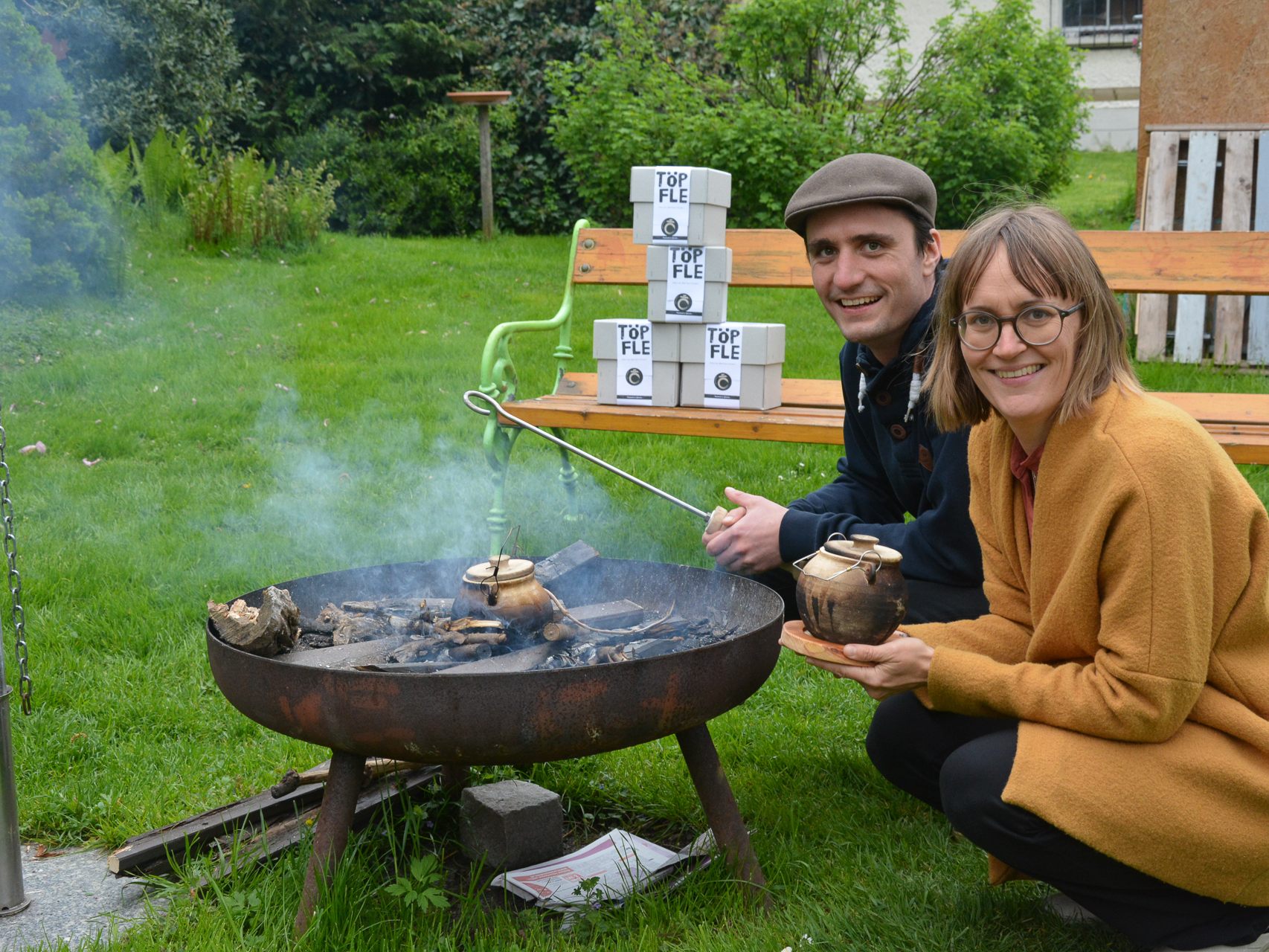 Beim Grillen ist dem Geschwisterpaar Max und Eva Scheffknecht aus Lustenau die Idee zum eigenen Töpfle aus Ton gekommen.