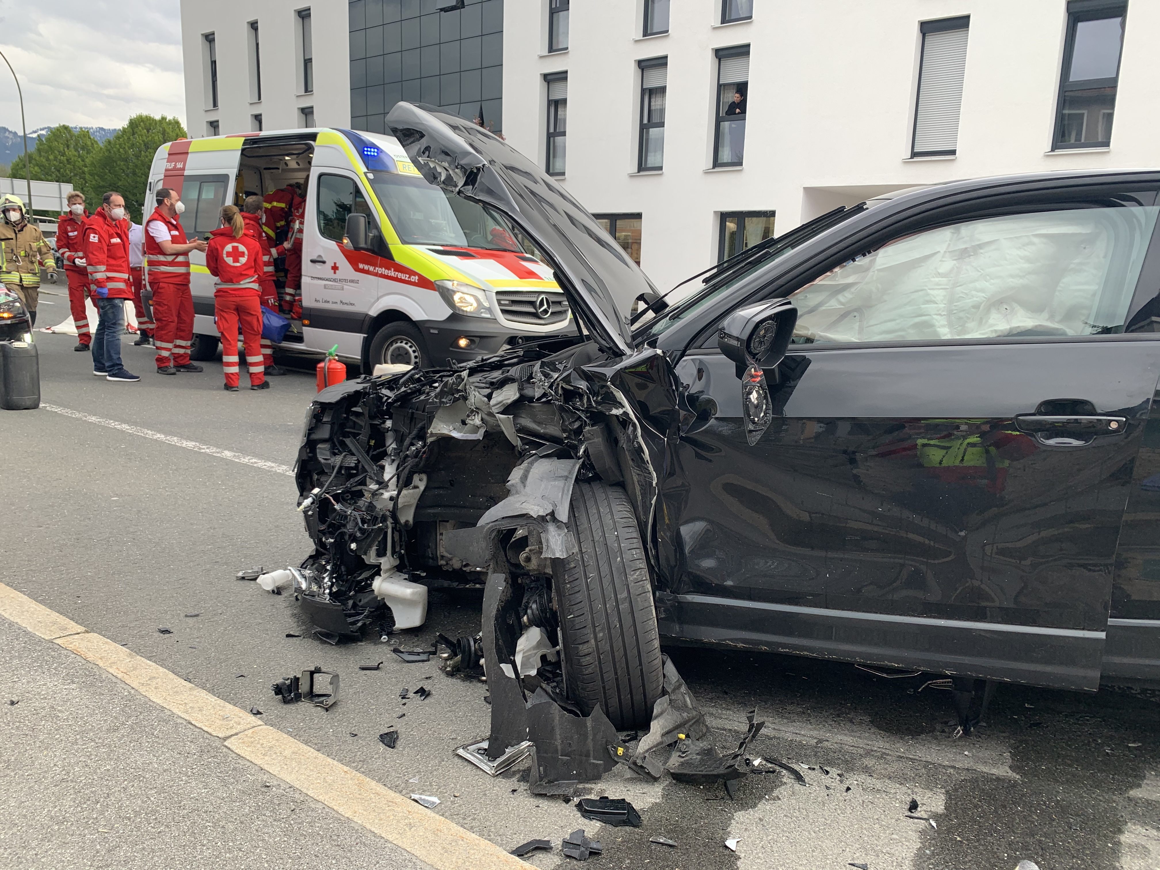 Lenkerin wurde unbestimmten Grades verletzt Lenkerin wurde unbestimmten Grades verletzt