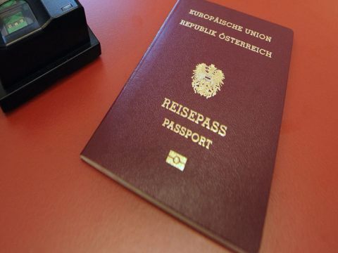 Seit September können Nachkommen von NS-Opfern per Anzeige die österreichische Staatsbürgerschaft erwerben Seit September können Nachkommen von NS-Opfern per Anzeige die österreichische Staatsbürgerschaft erwerben