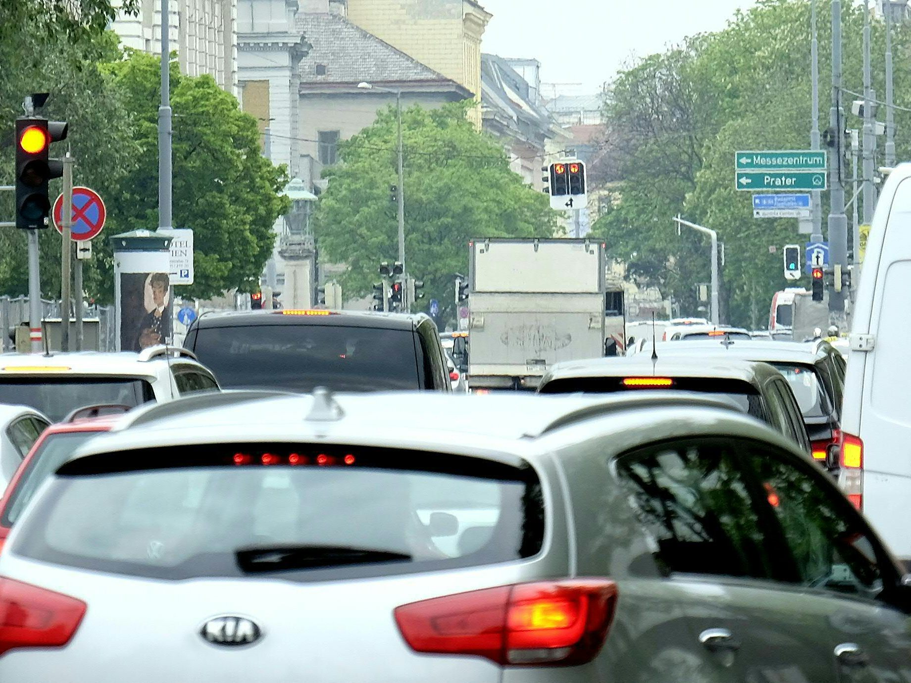 Ein Fahrstreifen wurde gesperrt.