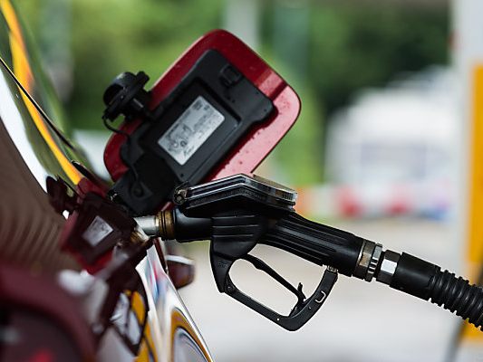 Höhere Preise für Treibstoffe treiben die Inflation Höhere Preise für Treibstoffe treiben die Inflation