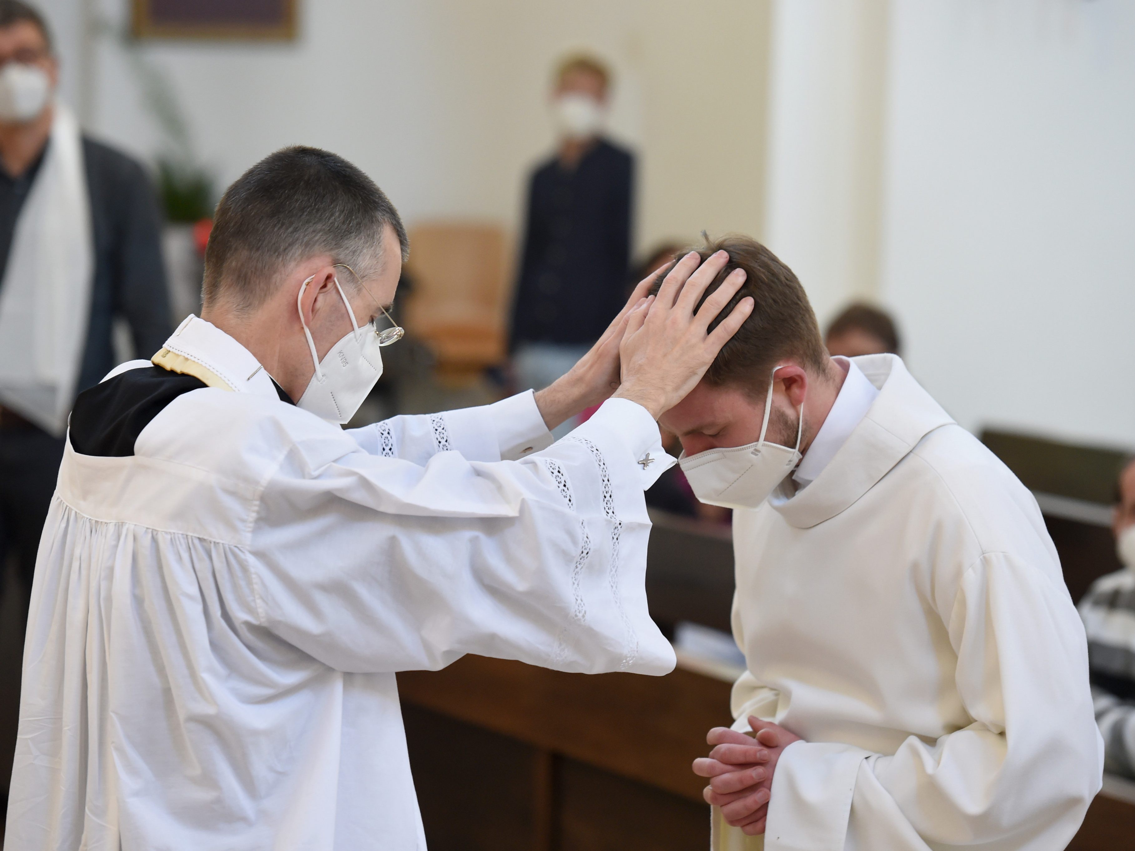 Auch in den Kirchen gelten ab dem 10. Juni lockerere Coronavirus-Regeln.