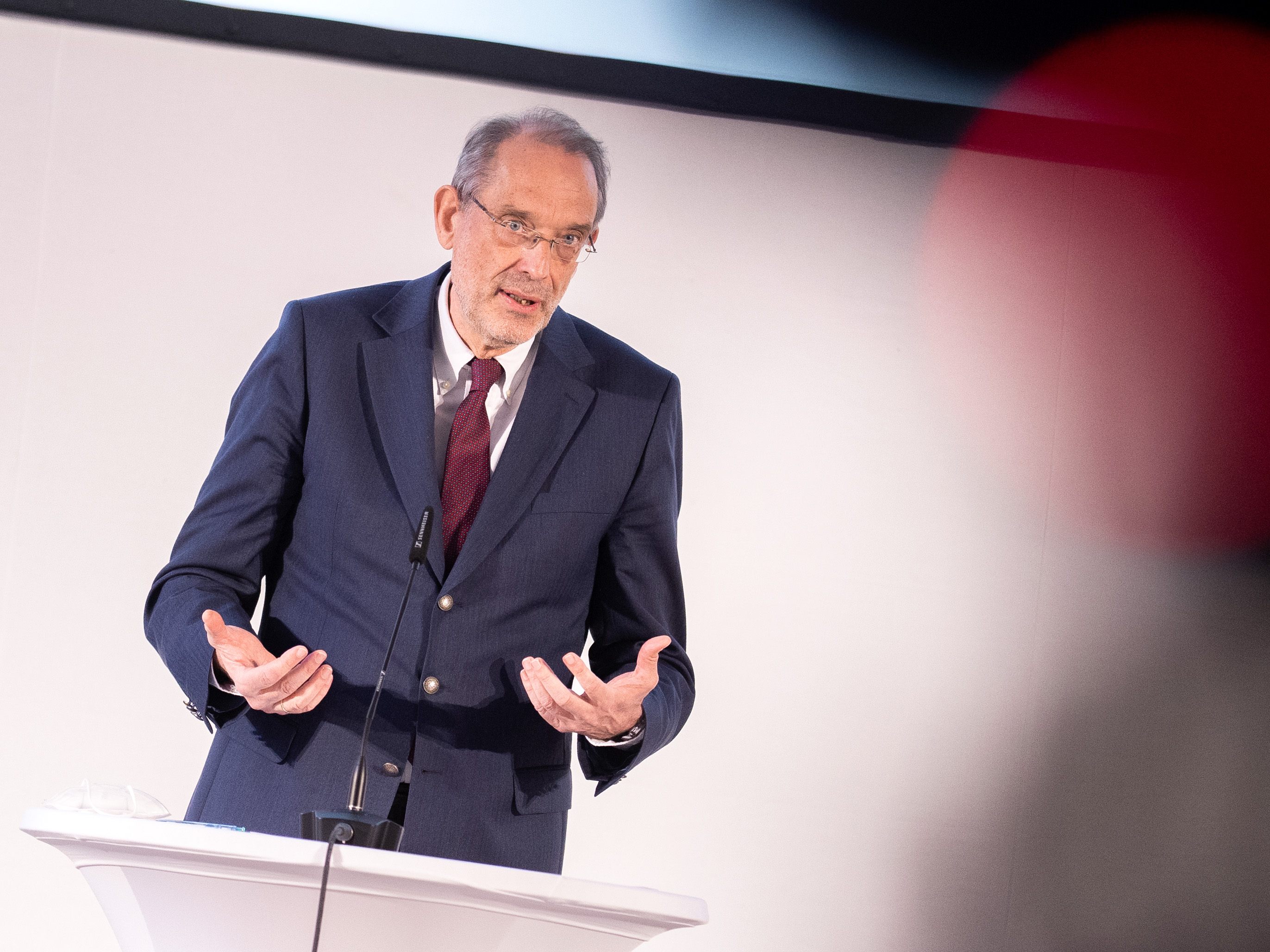 Die Kosten für das Förderpaket von Heinz Faßmann (ÖVP): 200 Millionen Euro. Die Kosten für das Förderpaket von Heinz Faßmann (ÖVP): 200 Millionen Euro.