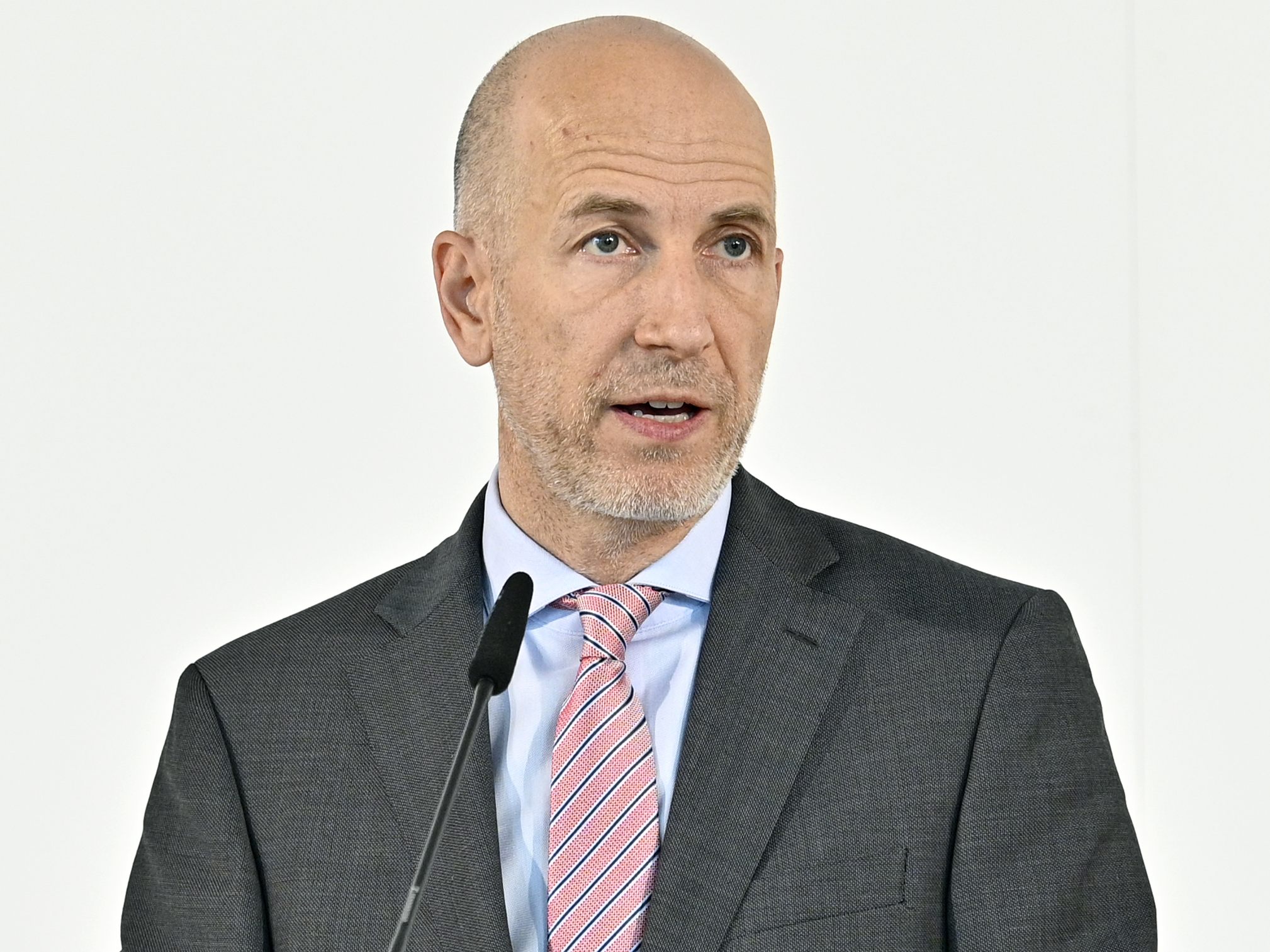 Pressekonferenz mit Arbeitsminister Kocher. Pressekonferenz mit Arbeitsminister Kocher.