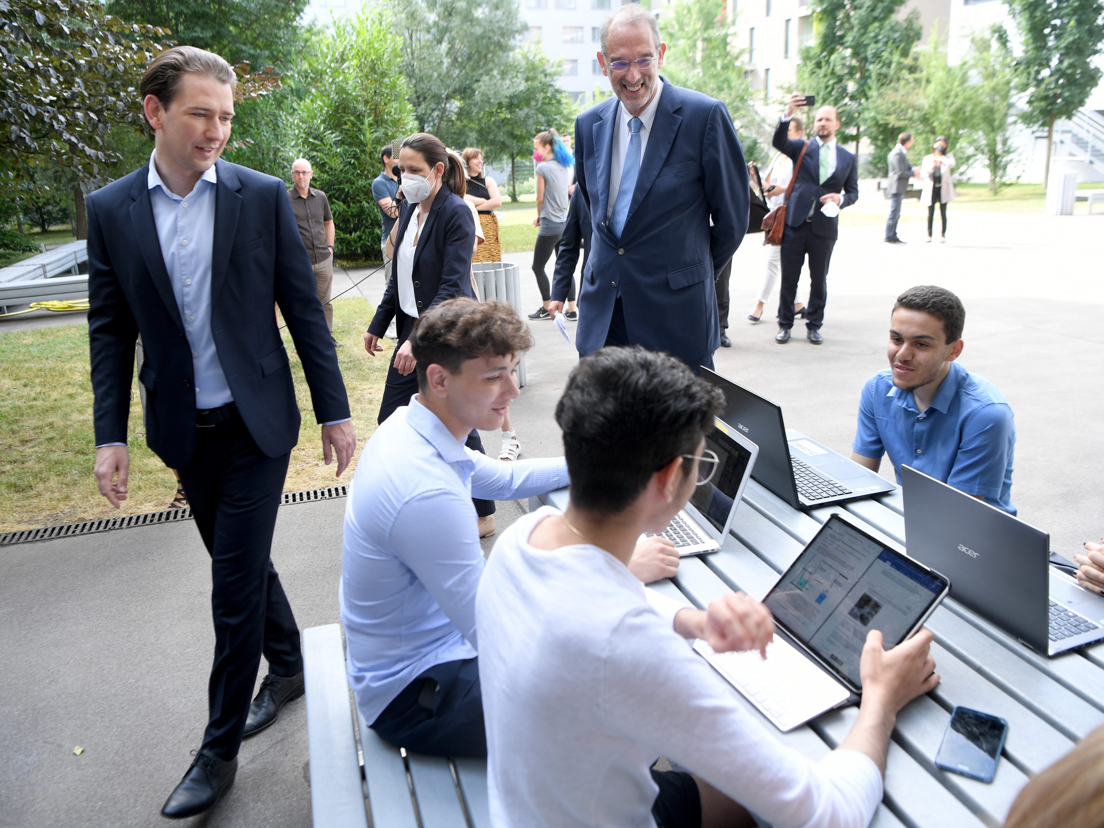 Kurz und Faßmann waren zu Besuch an einer Schule in Wien.