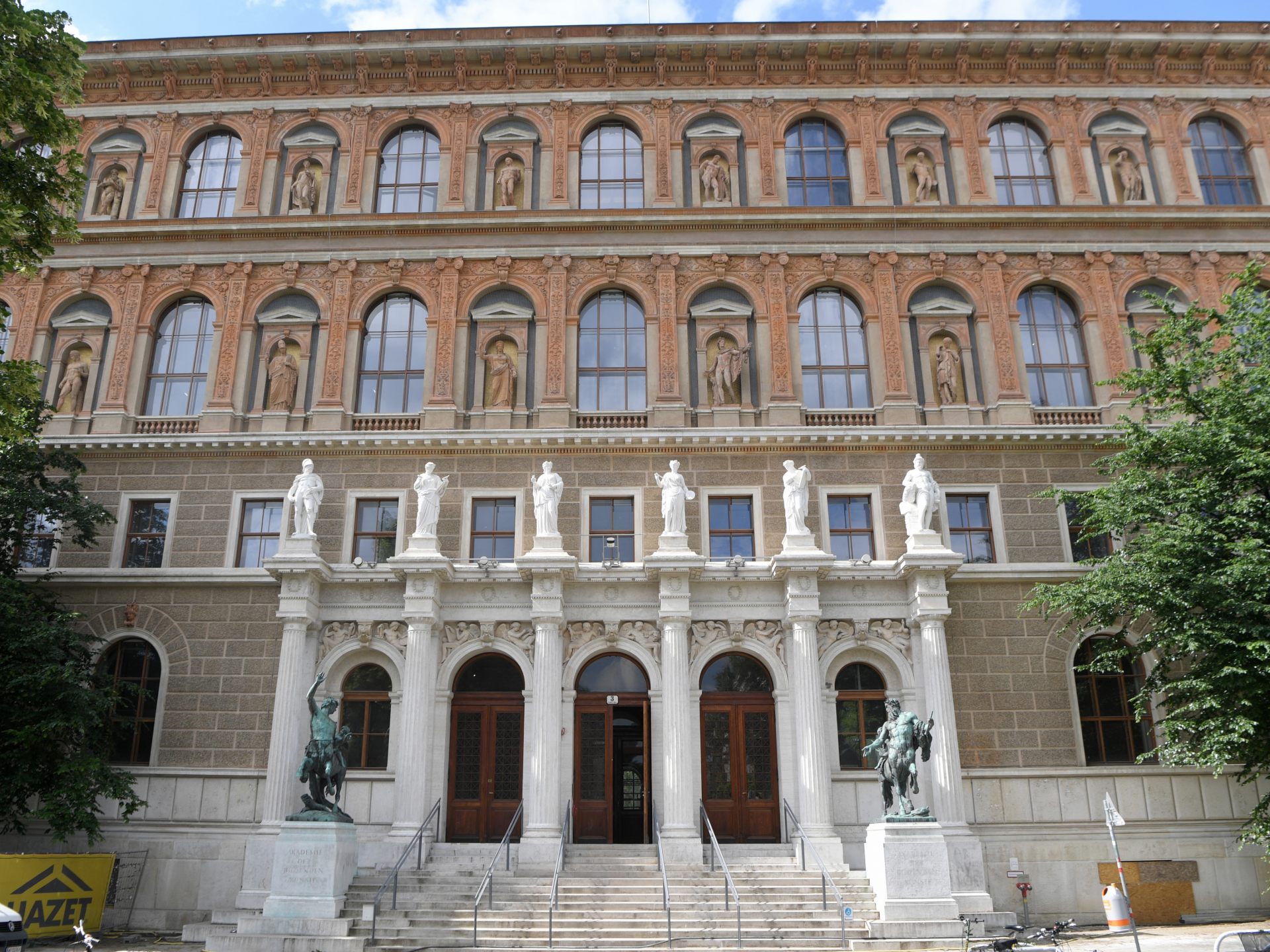 Akademie der bildenden Künste ist renoviert Neubau in Planung