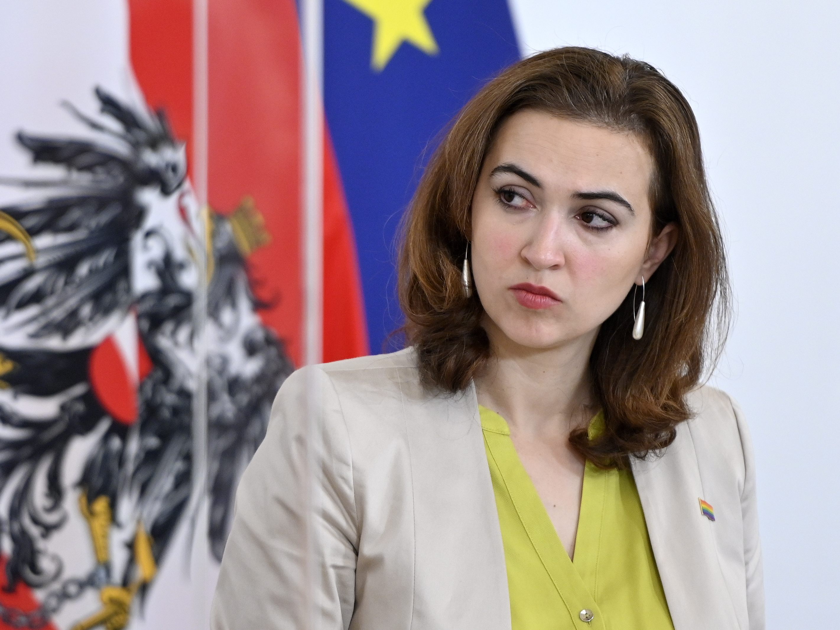 Anlässlich des Weltflüchtlingstages laden Justizministerin Alma Zadić zu einer Pressekonferenz.