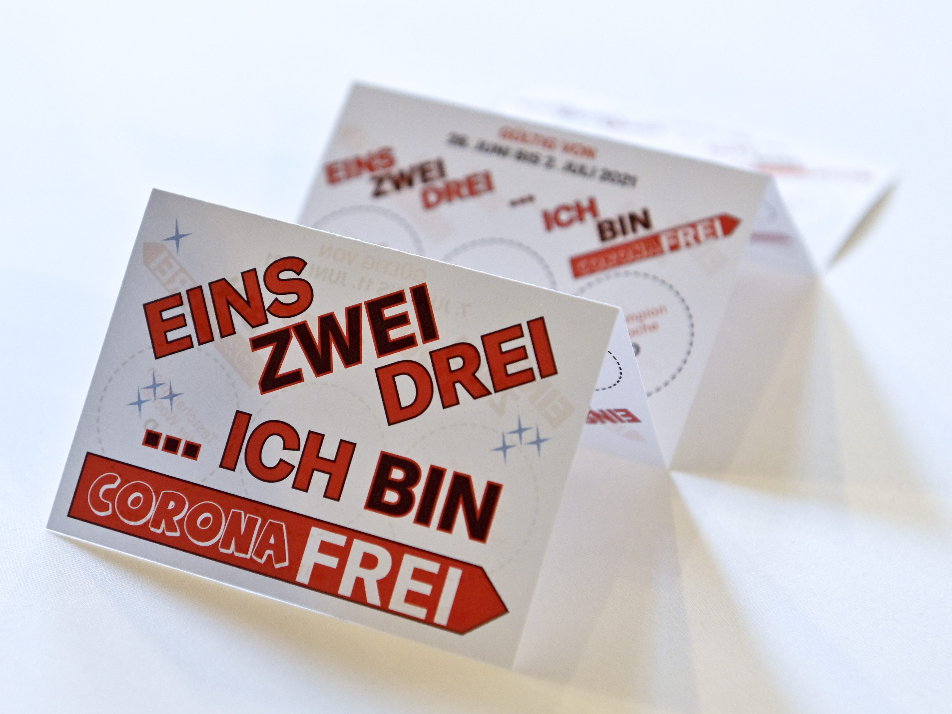 Die regelmäßigen Tests an Schulen bleiben bis zum Ferienbeginn. Die regelmäßigen Tests an Schulen bleiben bis zum Ferienbeginn.