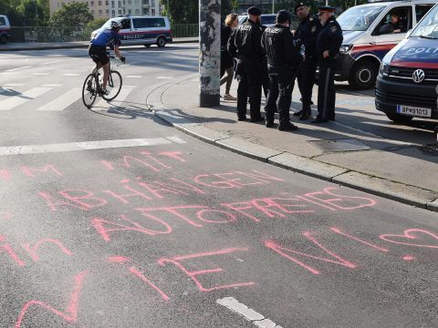 Der Vorfall ereignete sich bei einer Klima-Demo im Mai 2019. Der Vorfall ereignete sich bei einer Klima-Demo im Mai 2019.