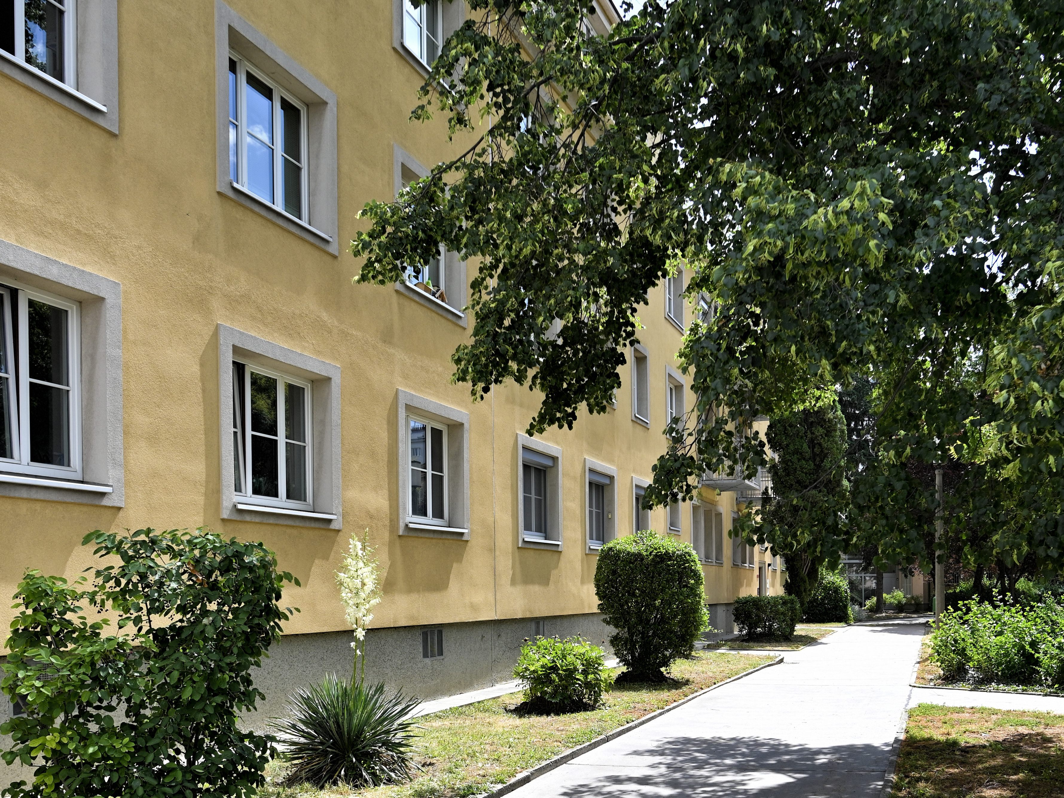 Ein weiterer Verdächtiger soll sich in der Wohnung befunden haben.