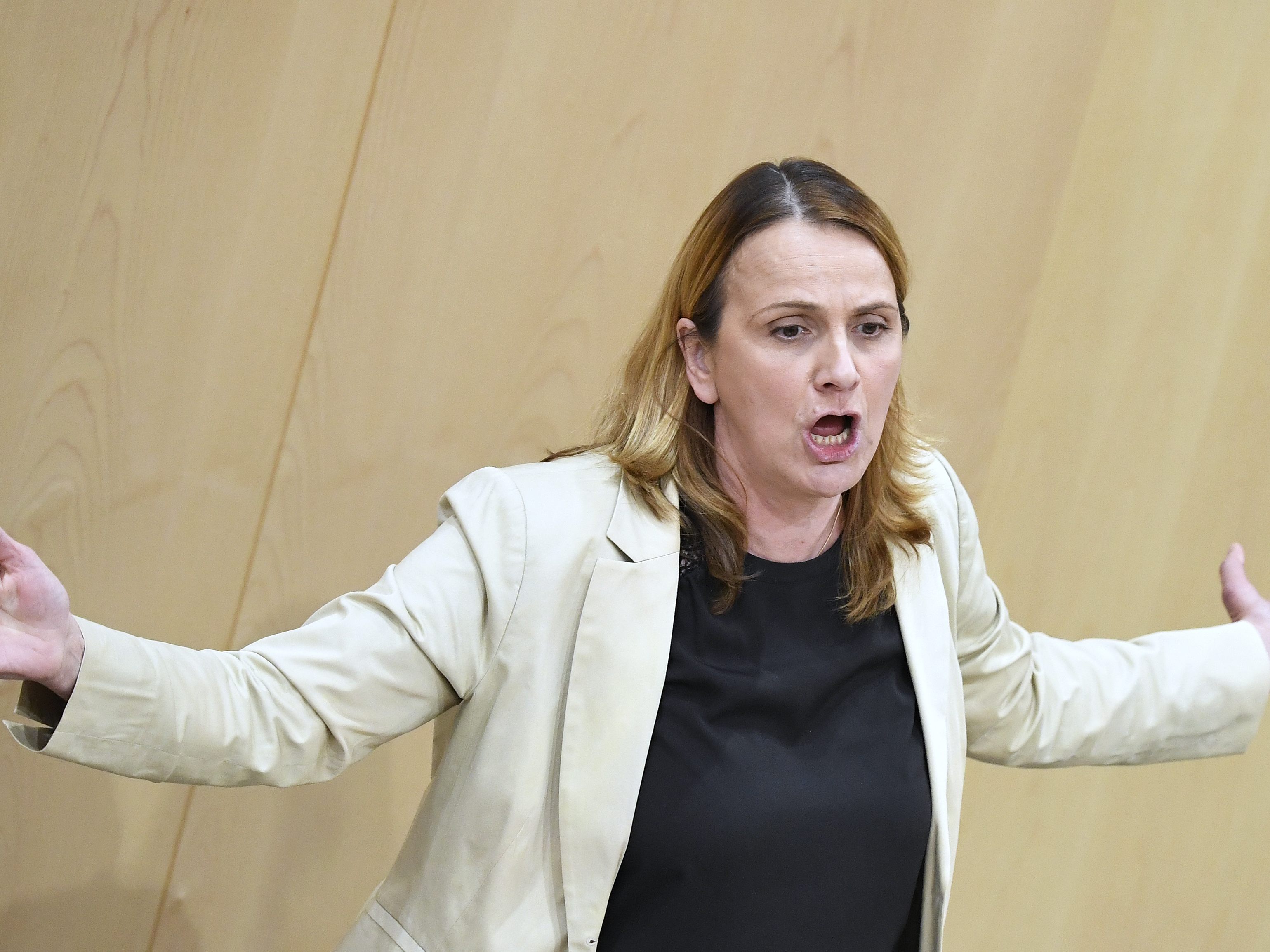FPÖ-Abgeordnete Dagmar Belakowitsch kritisierte die Asylpolitik der Regierung FPÖ-Abgeordnete Dagmar Belakowitsch kritisierte die Asylpolitik der Regierung