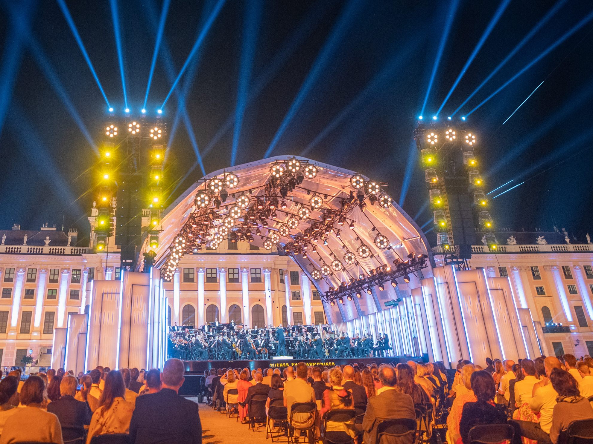 3.000 Zuschauer lauschten dem Klassik-Event im Schlosspark von Schönbrunn.
