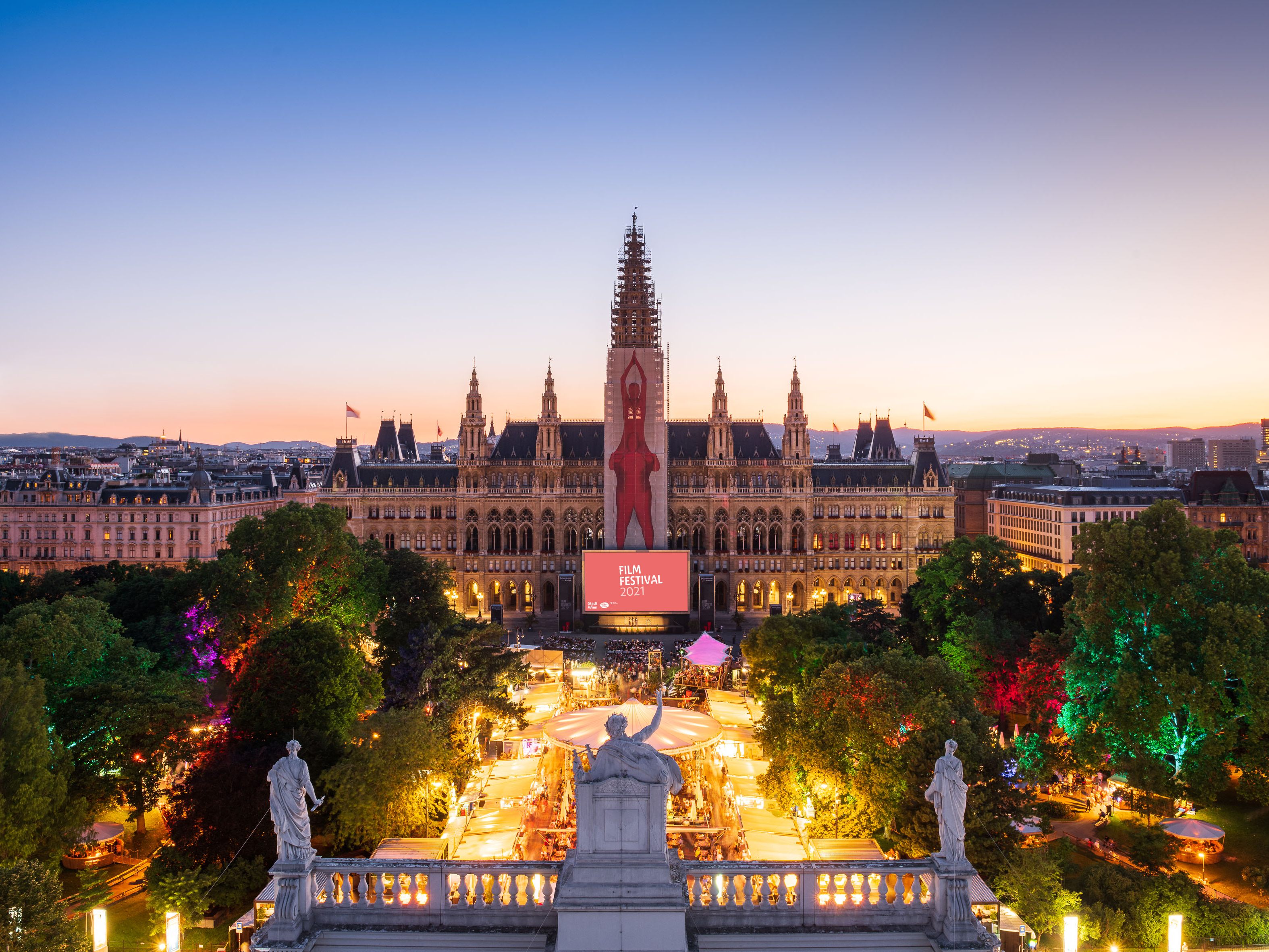 Von 3. Juli bis 4. September 2021 findet das Film Festival auf dem Wiener Rathausplatz statt.