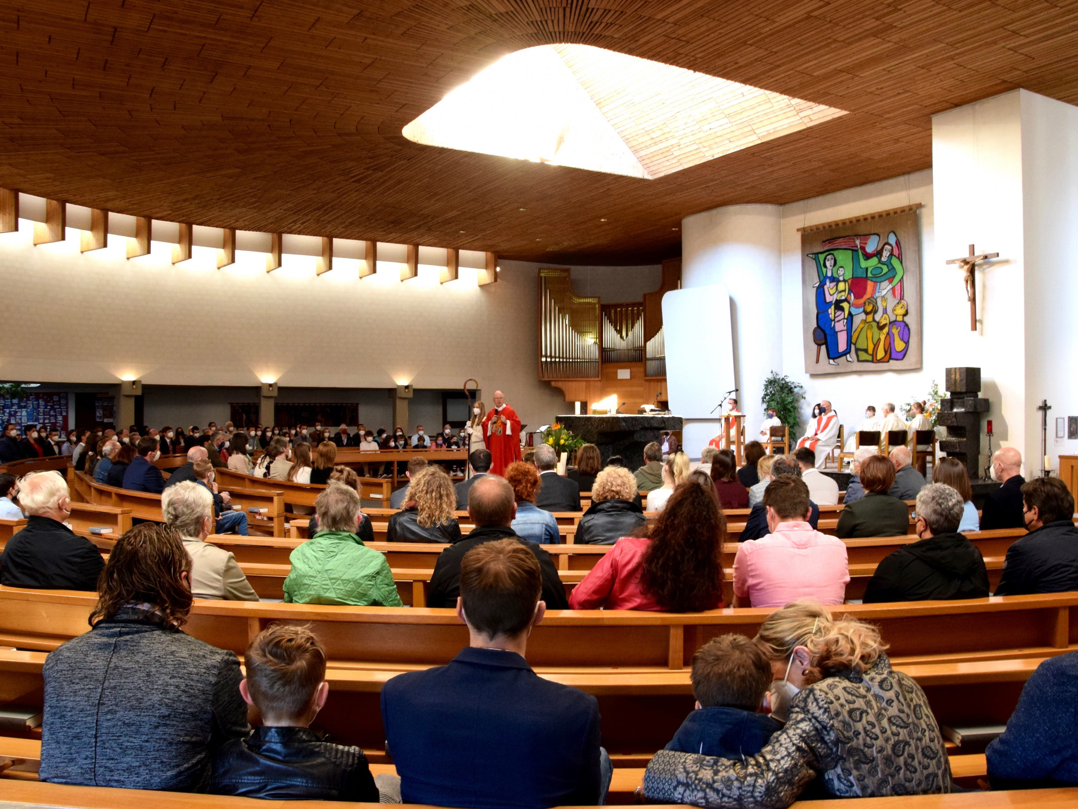Die Friedenskirche in Bürs anlässlich der diesjährigen Feier der Firmung Die Friedenskirche in Bürs anlässlich der diesjährigen Feier der Firmung