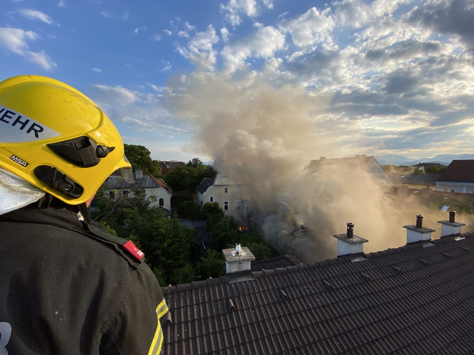 Beim Großeinsatz der Feuerwehr in Wiener Neustadt Beim Großeinsatz der Feuerwehr in Wiener Neustadt