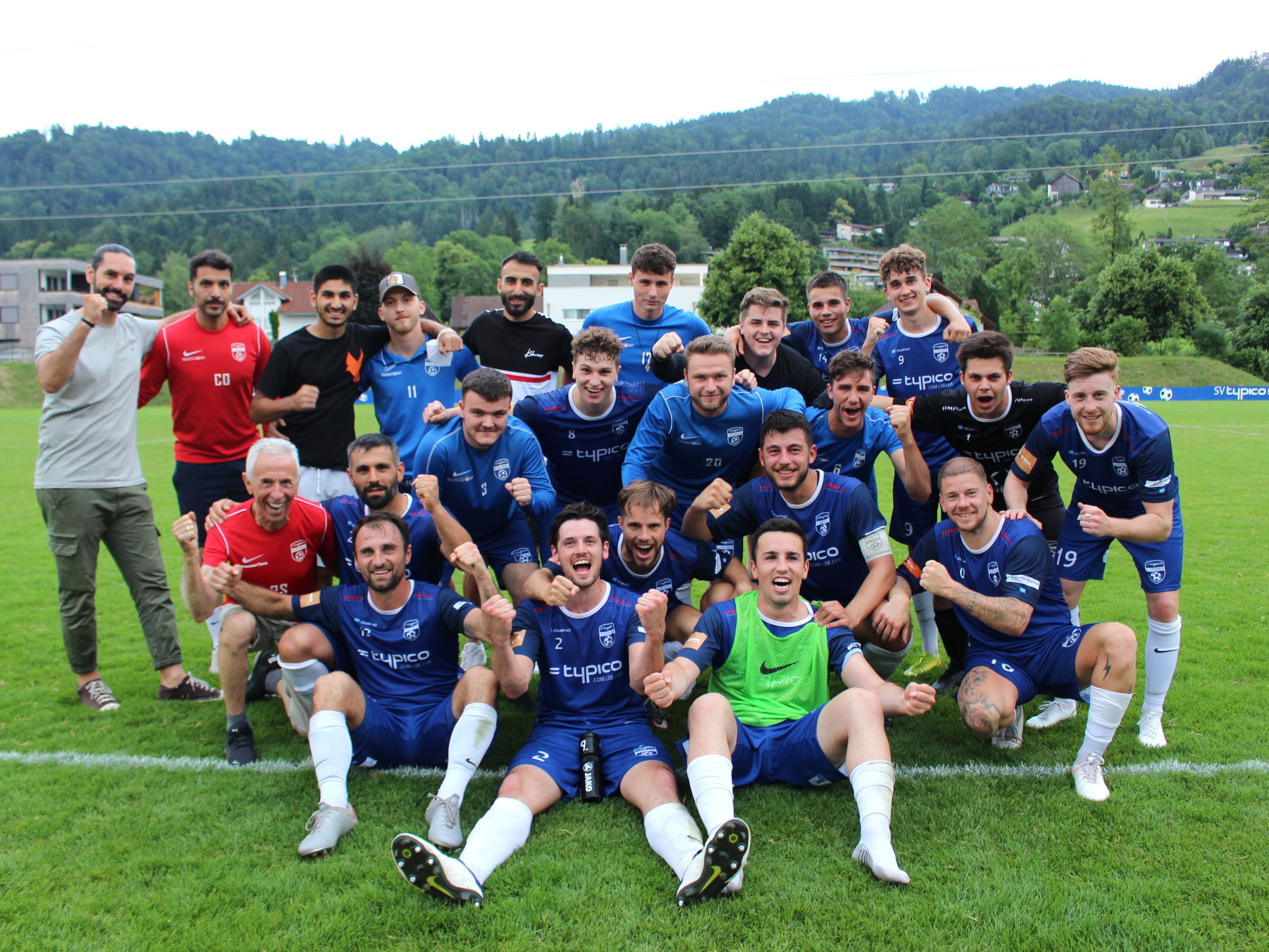 In einem wahren „Cup-Krimi“ feierte der SV typico Lochau mit dem tollen 6:4 Sieg gegen den VfB Bezau den Aufstieg ins Halbfinale des 45. UNIQA-VFV-Cups. Jetzt geht es gegen den FC Lustenau. In einem wahren „Cup-Krimi“ feierte der SV typico Lochau mit dem tollen 6:4 Sieg gegen den VfB Bezau den Aufstieg ins Halbfinale des 45. UNIQA-VFV-Cups. Jetzt geht es gegen den FC Lustenau.