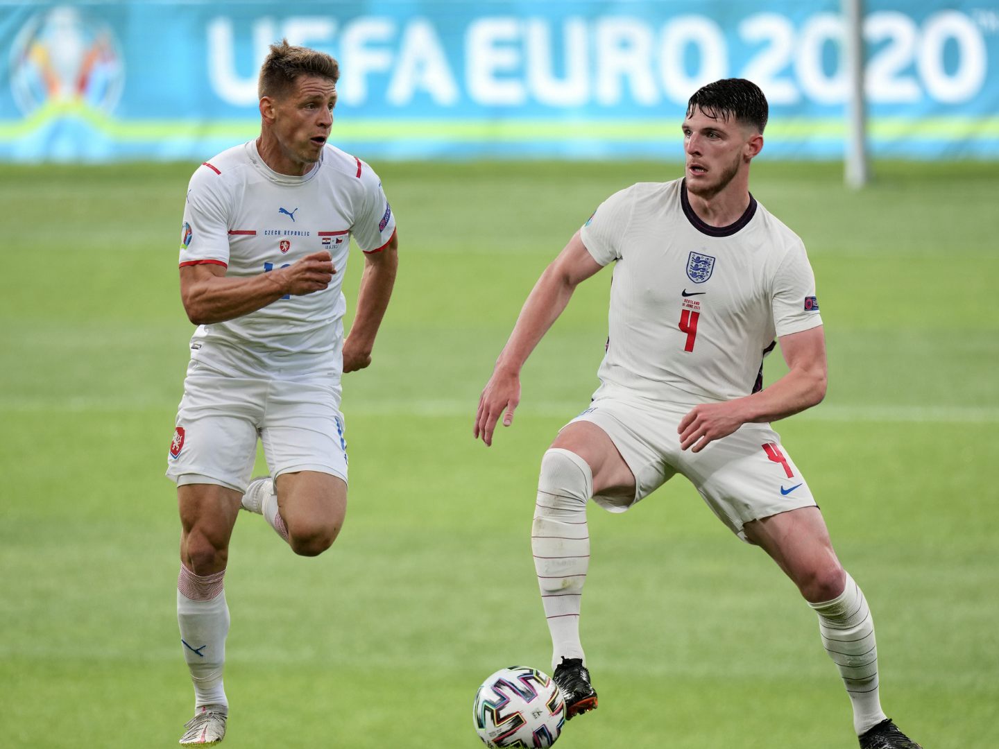 Um 21 Uhr trifft Tschechien auf England.
