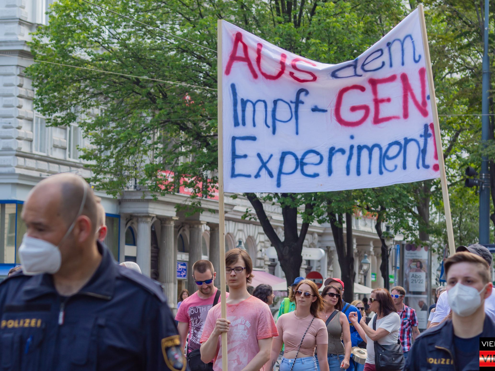 Demonstrationen gegen Coronavirus-Massnahmen - Autokorso Freies Oesterreich